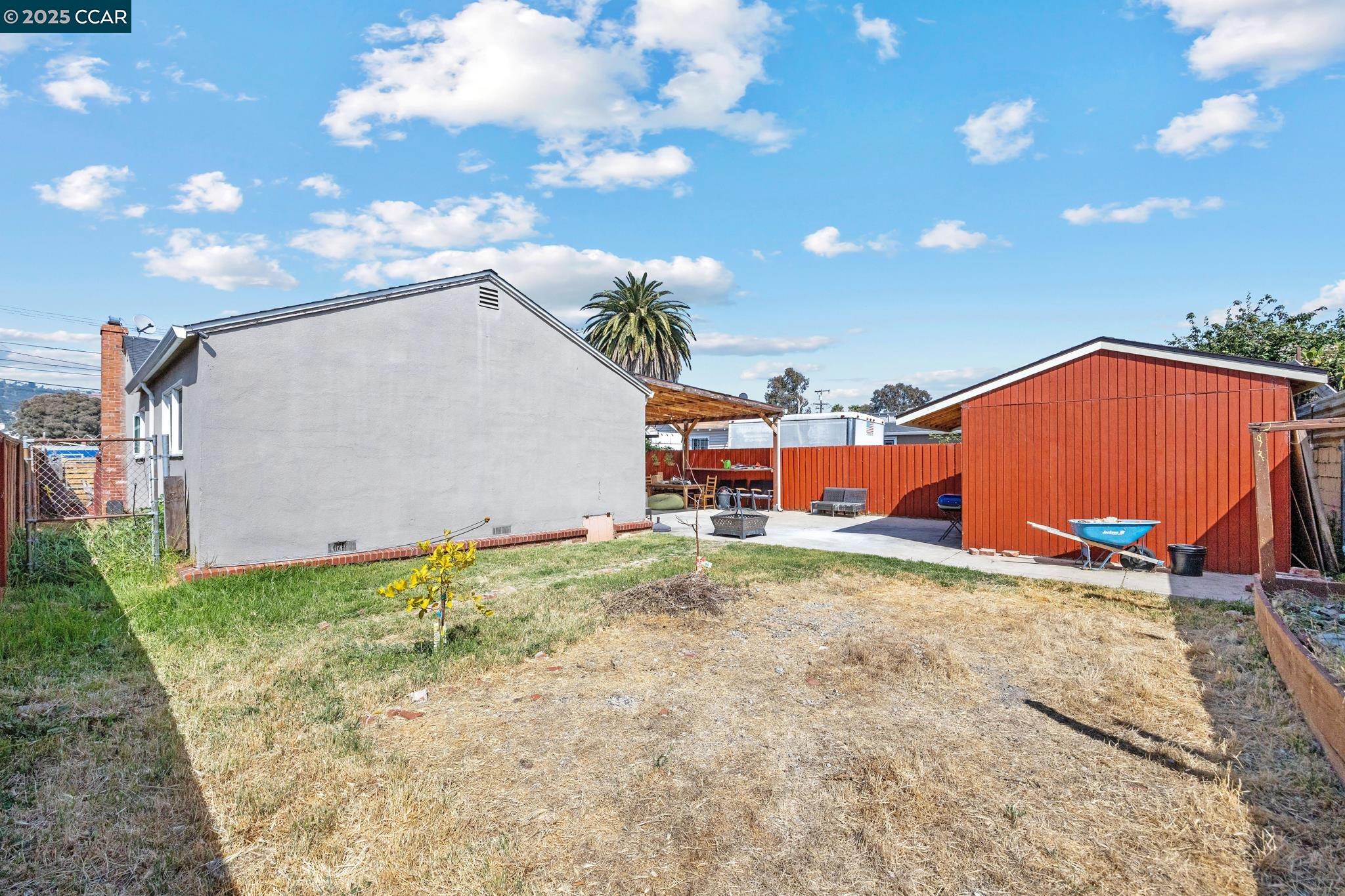 Detail Gallery Image 26 of 39 For 7447 Lockwood St, Oakland,  CA 94621 - 3 Beds | 1/2 Baths