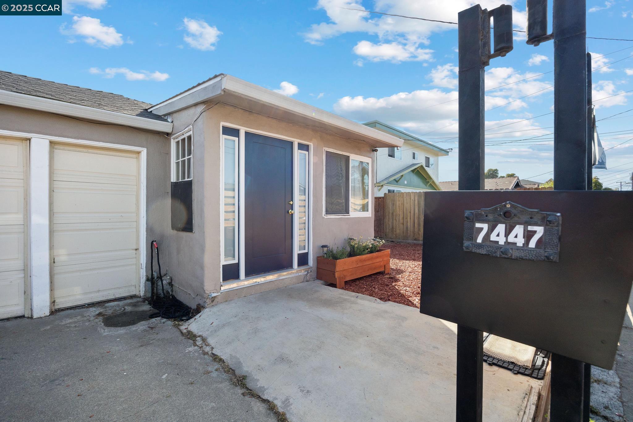 Detail Gallery Image 30 of 39 For 7447 Lockwood St, Oakland,  CA 94621 - 3 Beds | 1/2 Baths