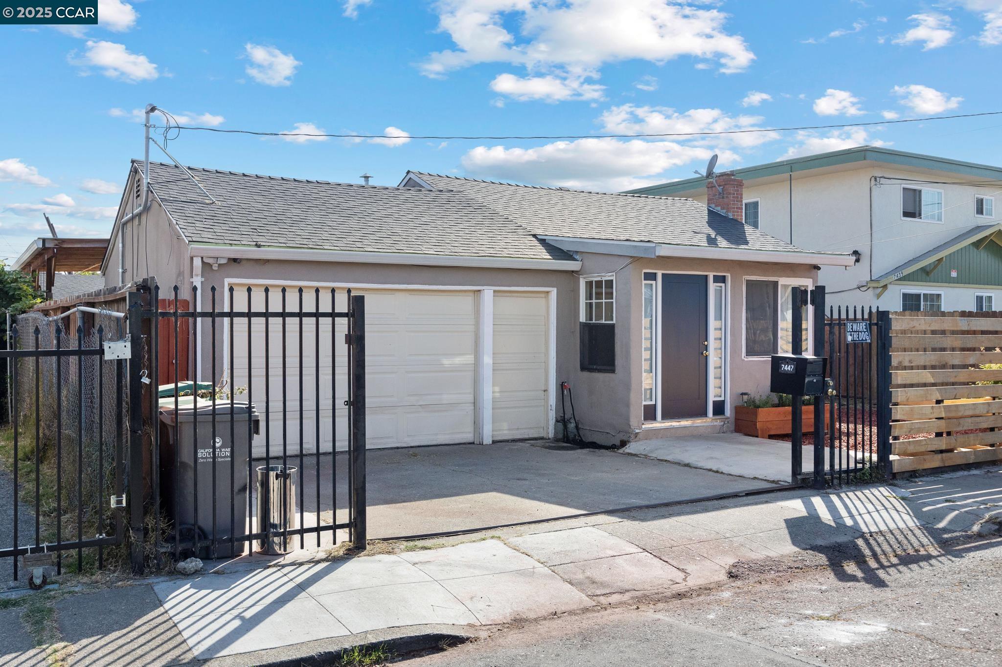 Detail Gallery Image 31 of 39 For 7447 Lockwood St, Oakland,  CA 94621 - 3 Beds | 1/2 Baths