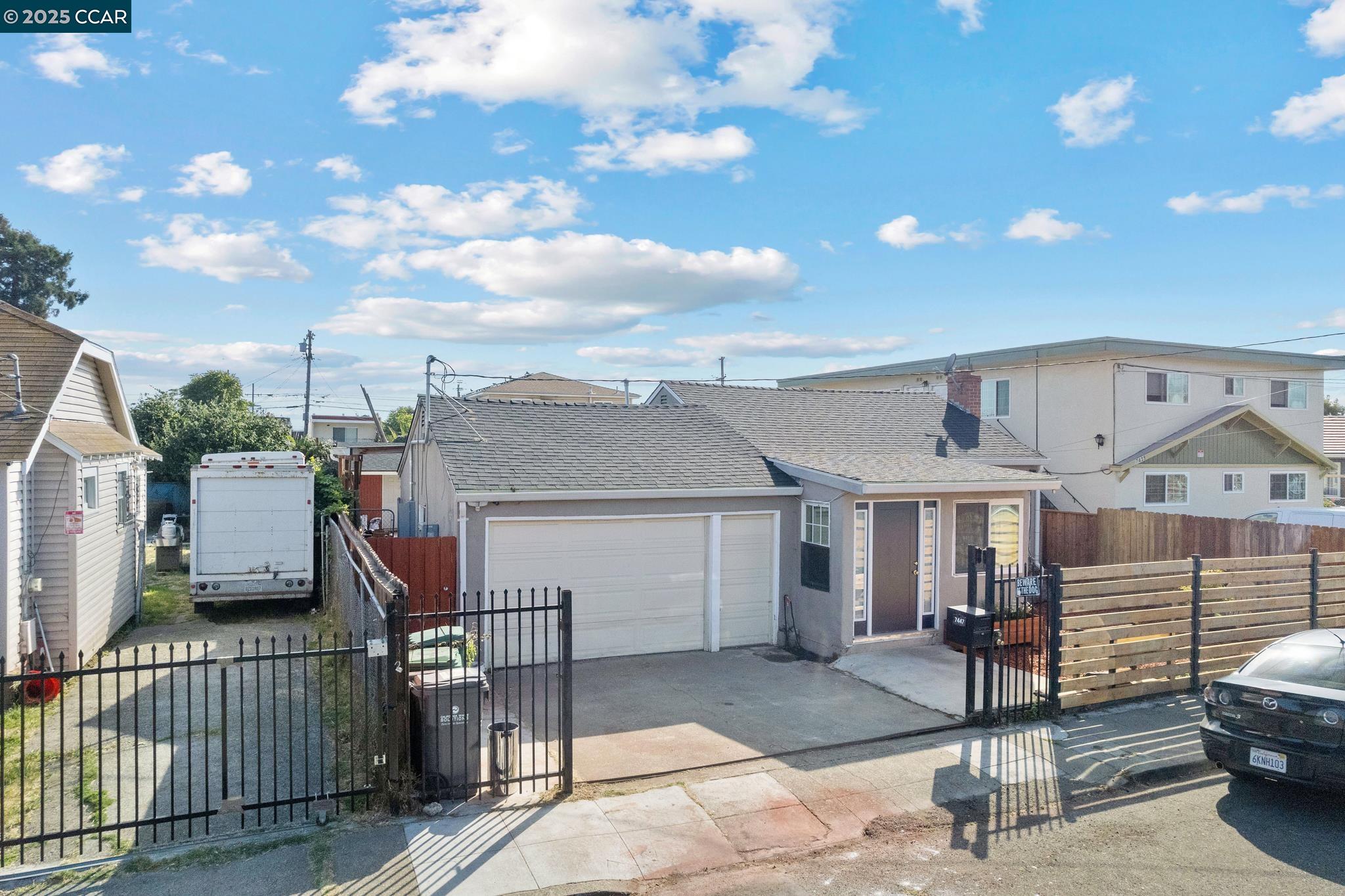 Detail Gallery Image 33 of 39 For 7447 Lockwood St, Oakland,  CA 94621 - 3 Beds | 1/2 Baths