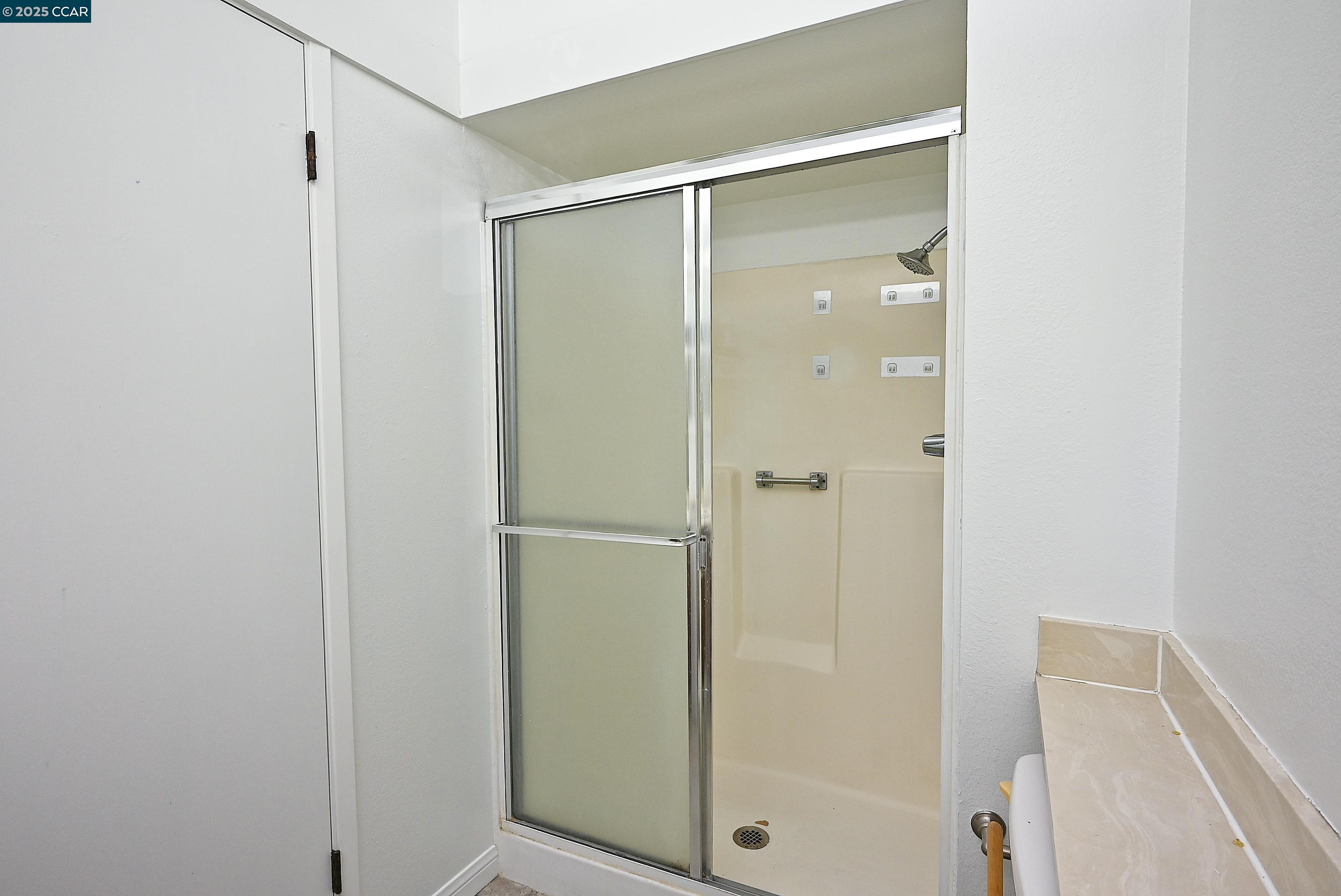 Photo #12: 41101272 Listing: Photo #12