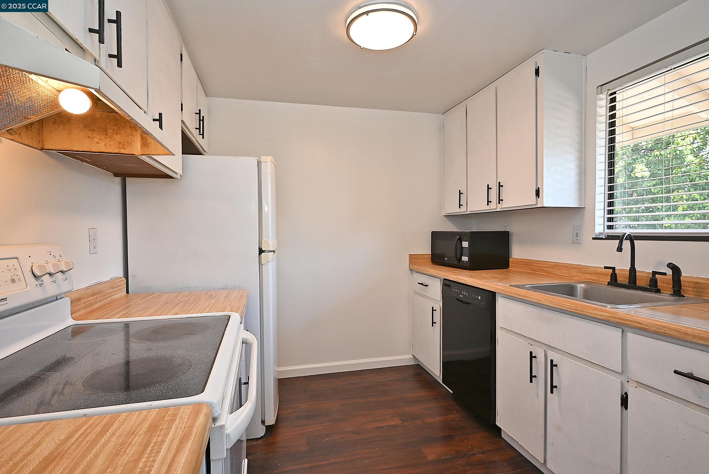 Photo #15: 41101272 Listing: Photo #15