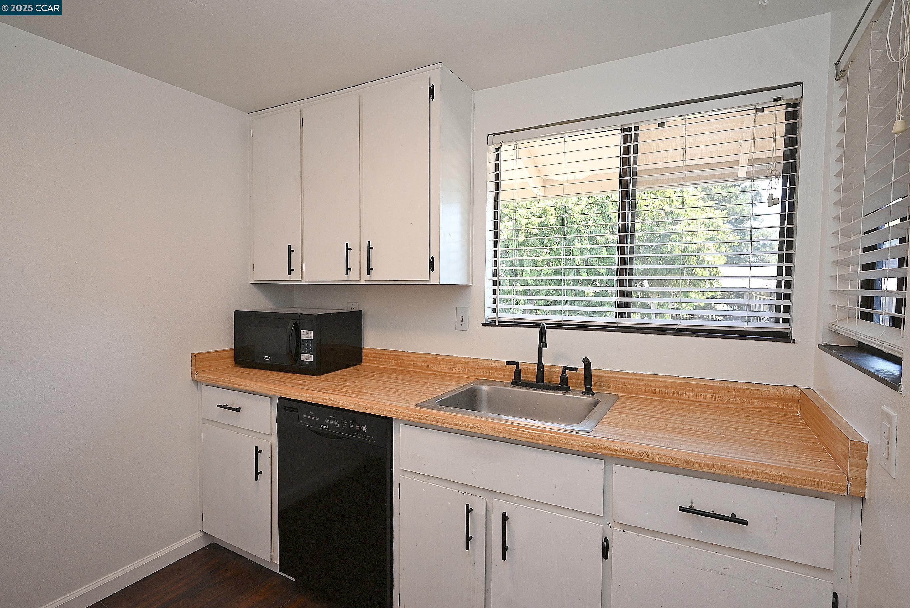 Photo #16: 41101272 Listing: Photo #16