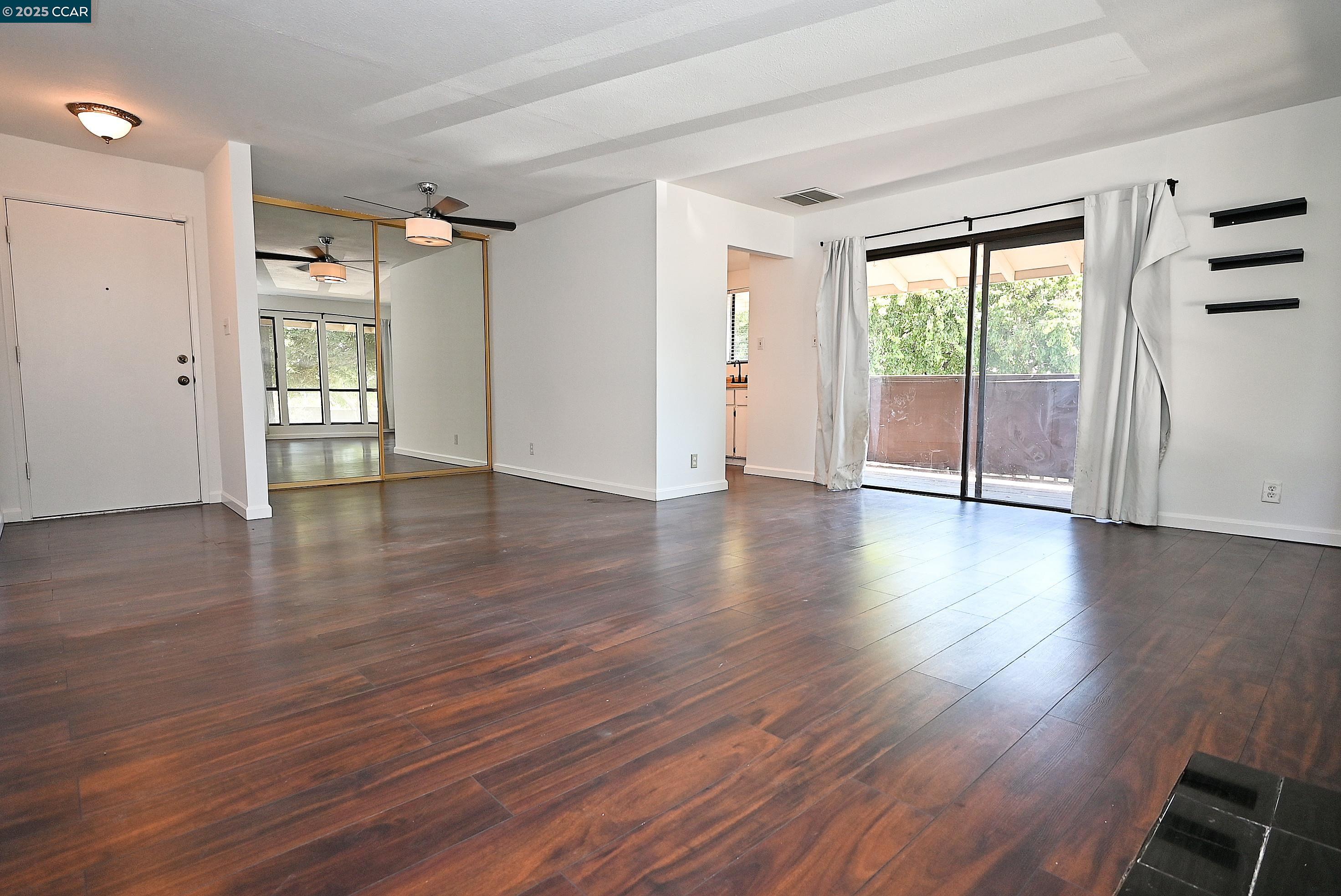 Photo #4: 41101272 Listing: Photo #4