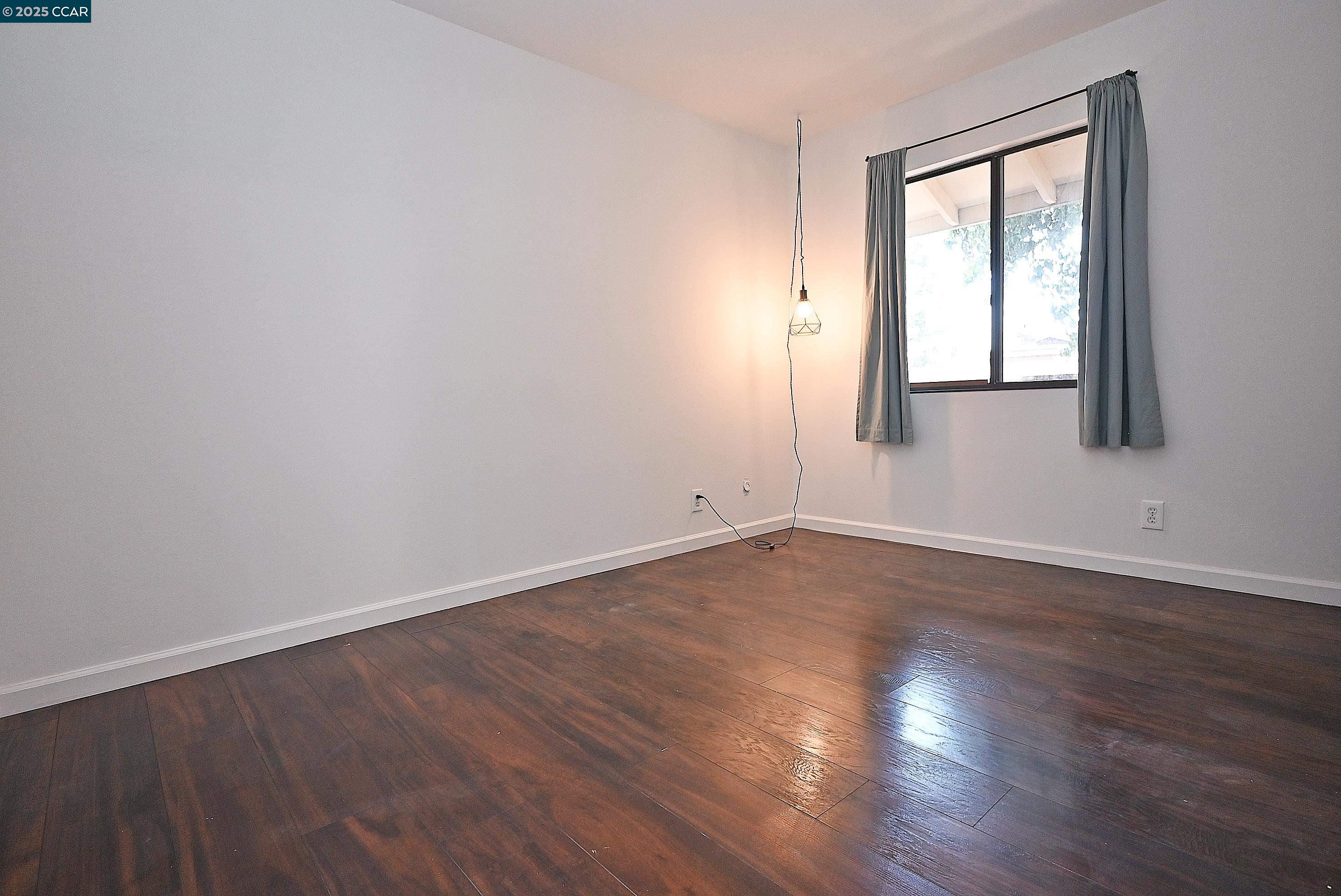Photo #5: 41101272 Listing: Photo #5
