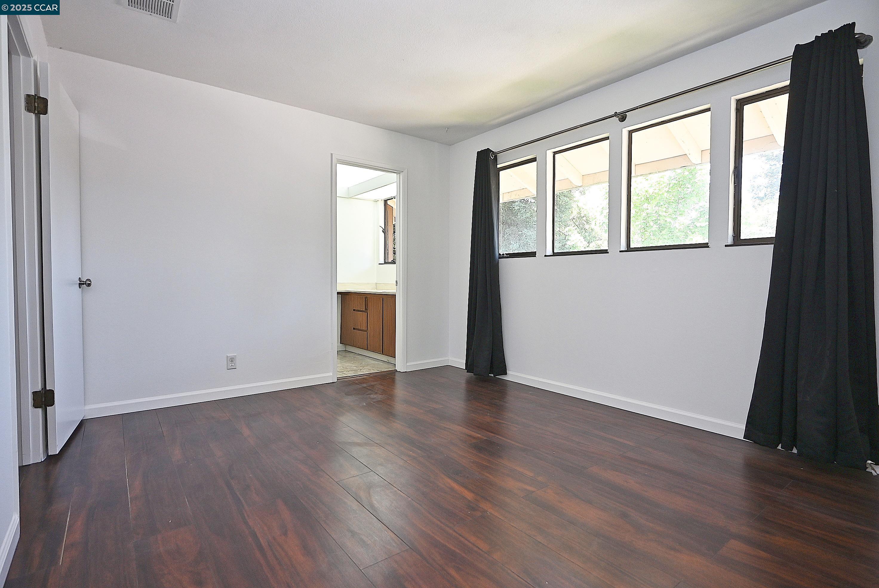 Photo #9: 41101272 Listing: Photo #9