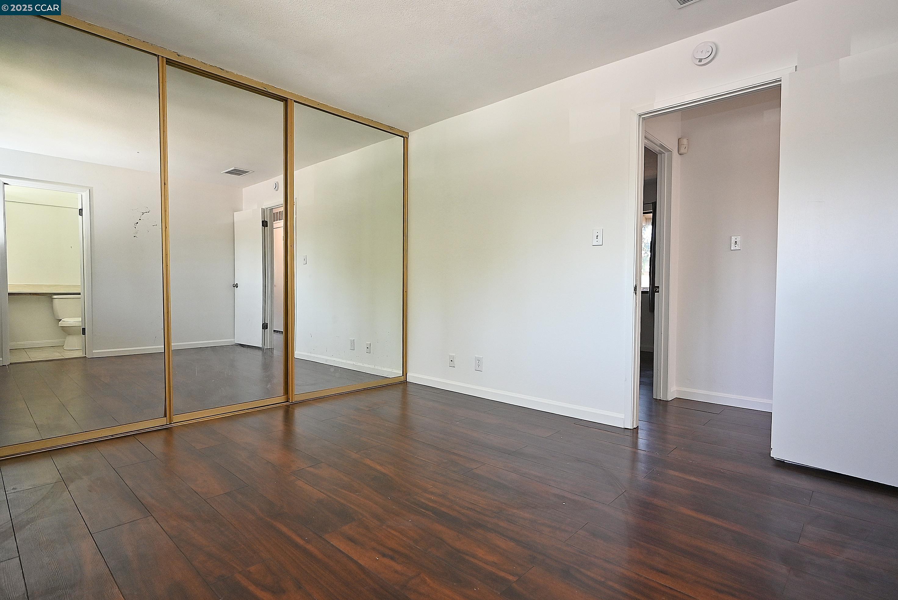 Photo #10: 41101272 Listing: Photo #10