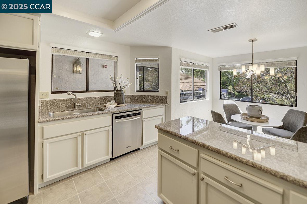 Detail Gallery Image 2 of 57 For 4243 Terra Granada Dr 3b,  Walnut Creek,  CA 94595 - 2 Beds | 2 Baths