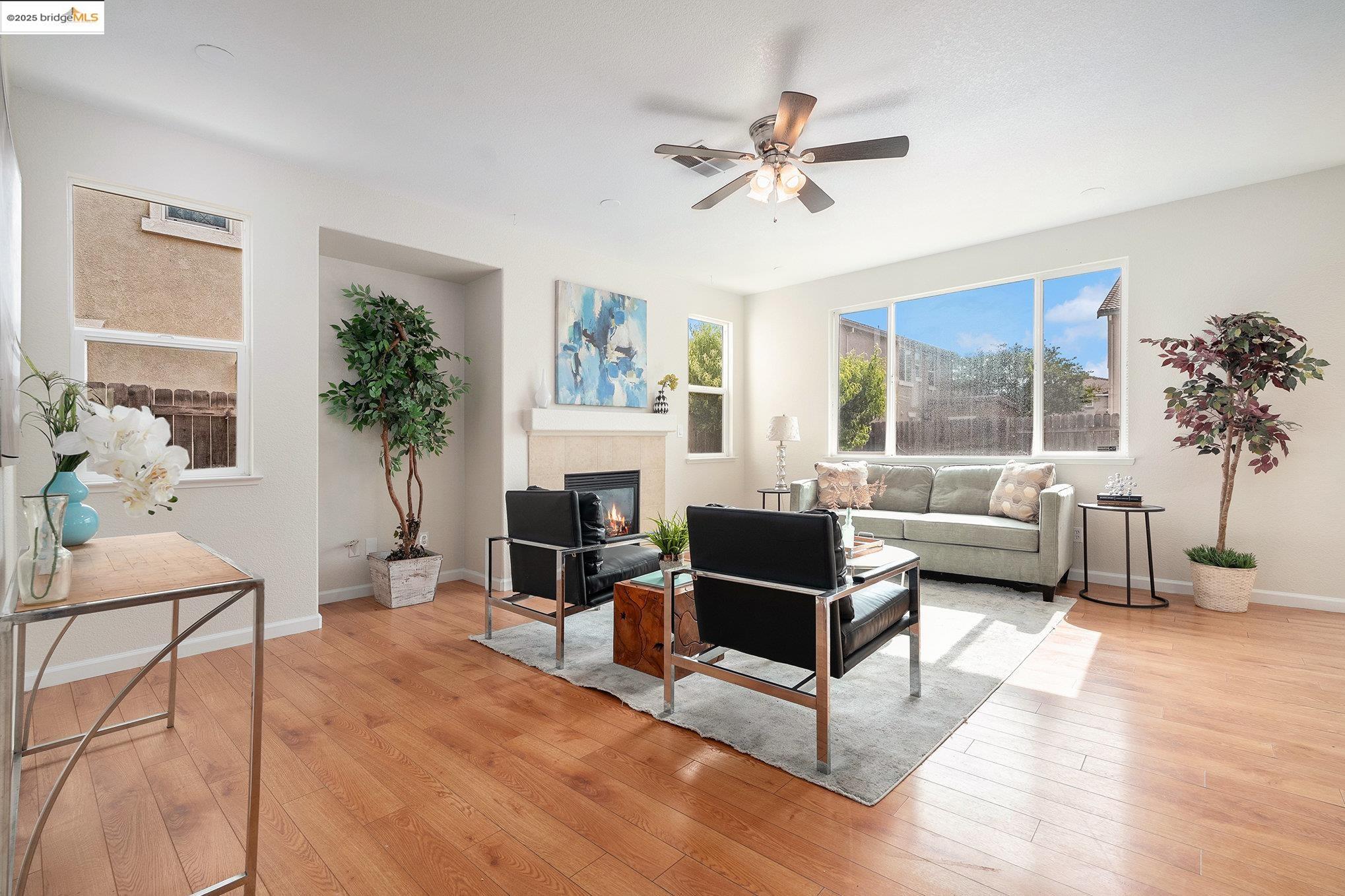 Detail Gallery Image 11 of 39 For 1109 Donatello Way, Oakley,  CA 94561 - 5 Beds | 3 Baths