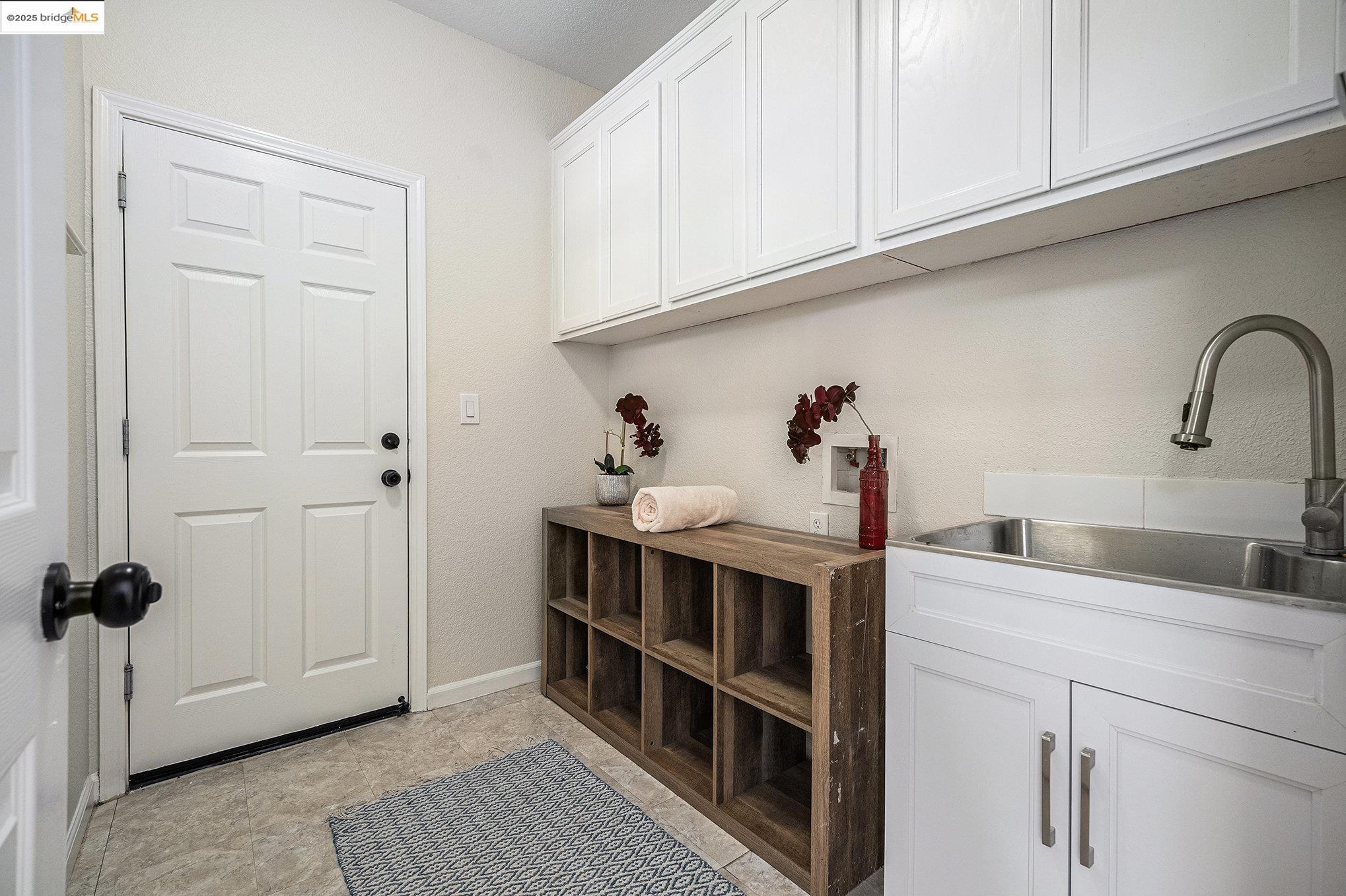 Detail Gallery Image 18 of 39 For 1109 Donatello Way, Oakley,  CA 94561 - 5 Beds | 3 Baths