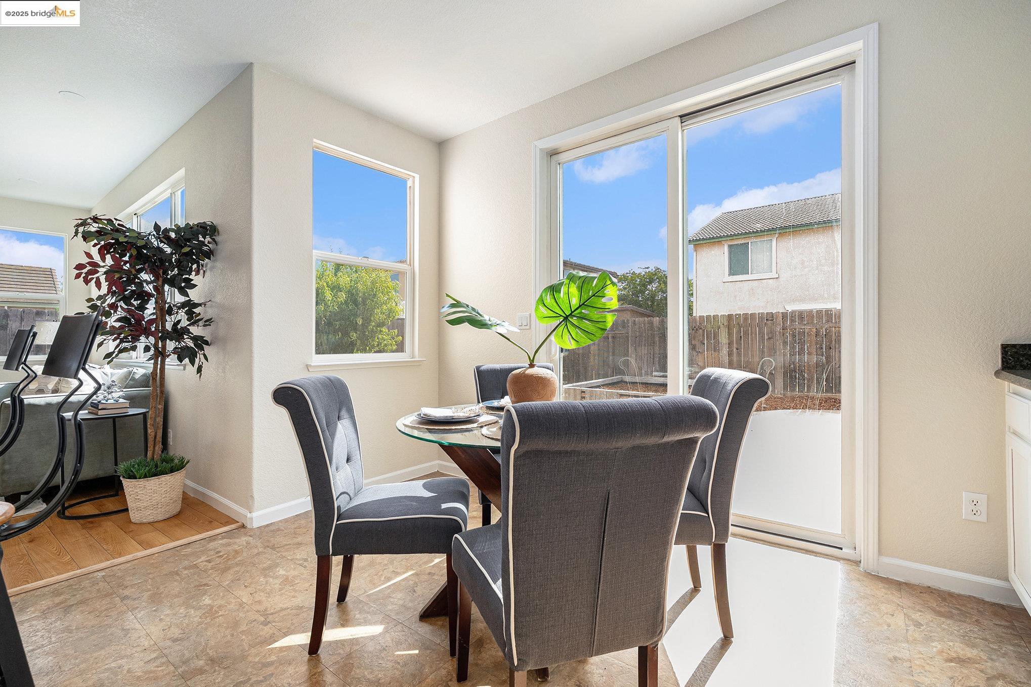 Detail Gallery Image 19 of 39 For 1109 Donatello Way, Oakley,  CA 94561 - 5 Beds | 3 Baths