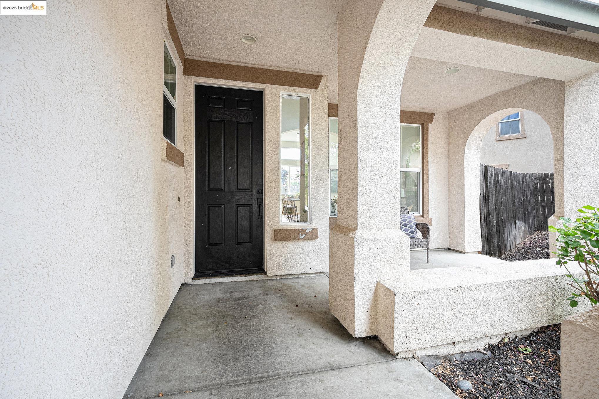 Detail Gallery Image 4 of 39 For 1109 Donatello Way, Oakley,  CA 94561 - 5 Beds | 3 Baths