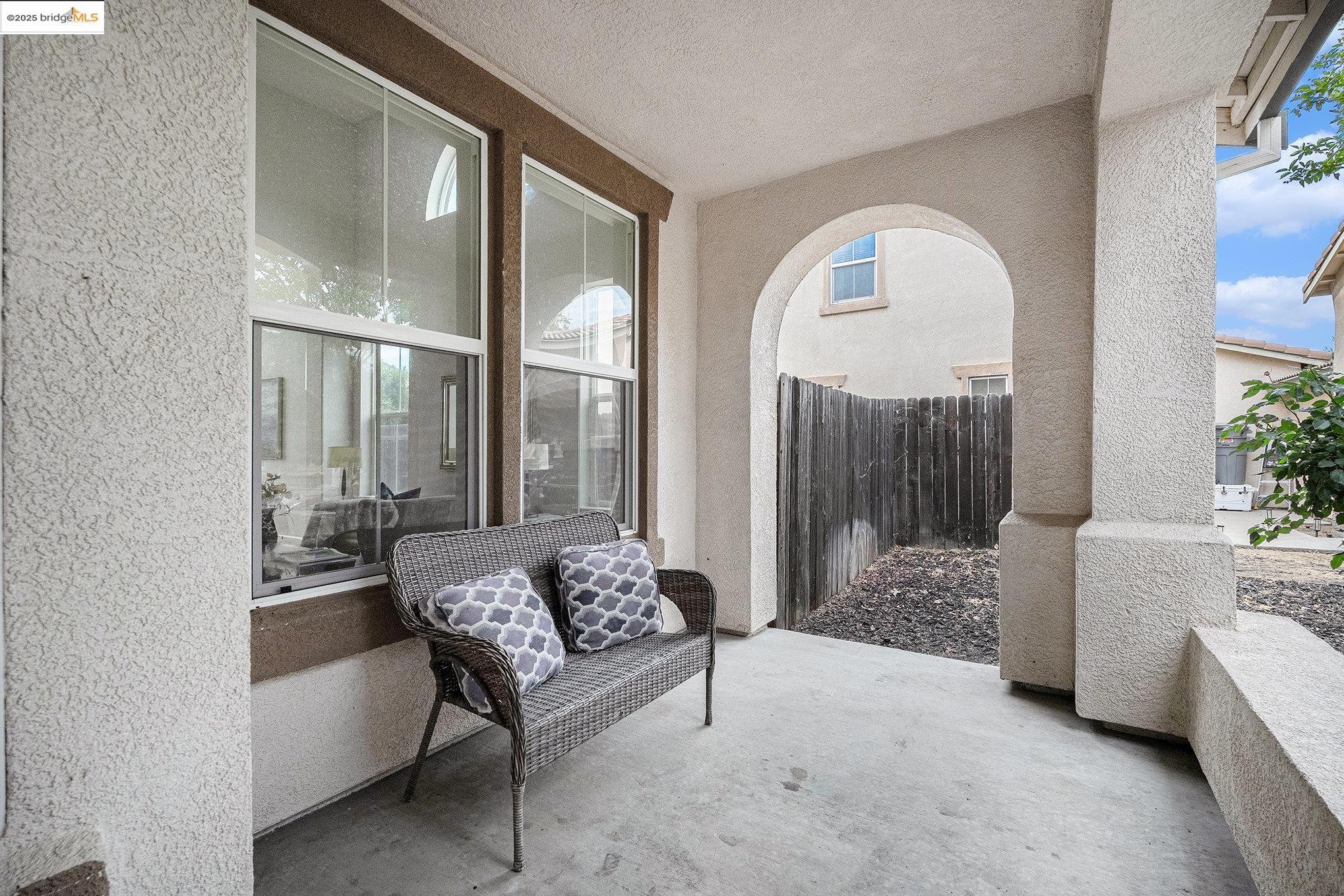 Detail Gallery Image 5 of 39 For 1109 Donatello Way, Oakley,  CA 94561 - 5 Beds | 3 Baths