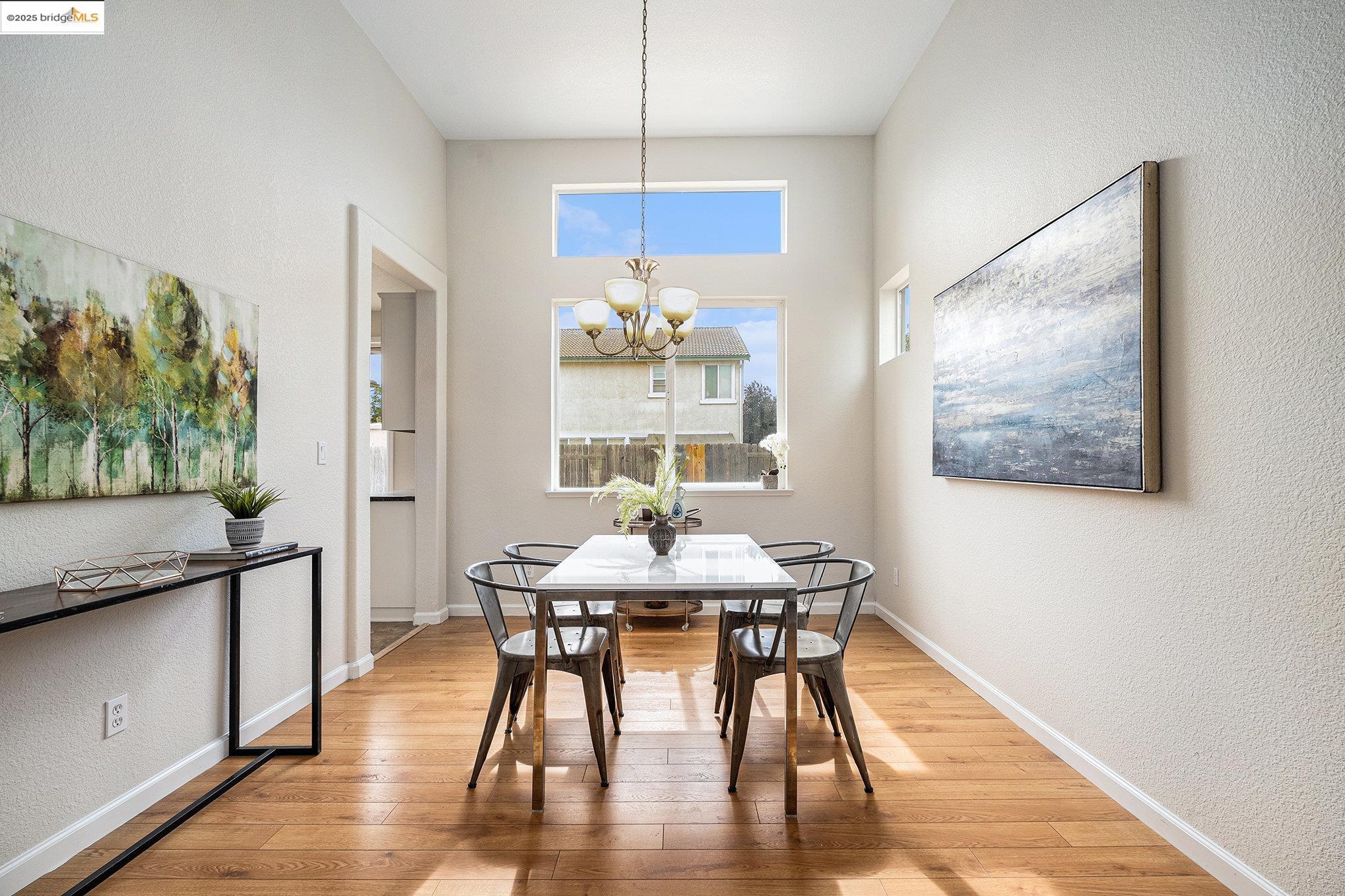 Detail Gallery Image 9 of 39 For 1109 Donatello Way, Oakley,  CA 94561 - 5 Beds | 3 Baths