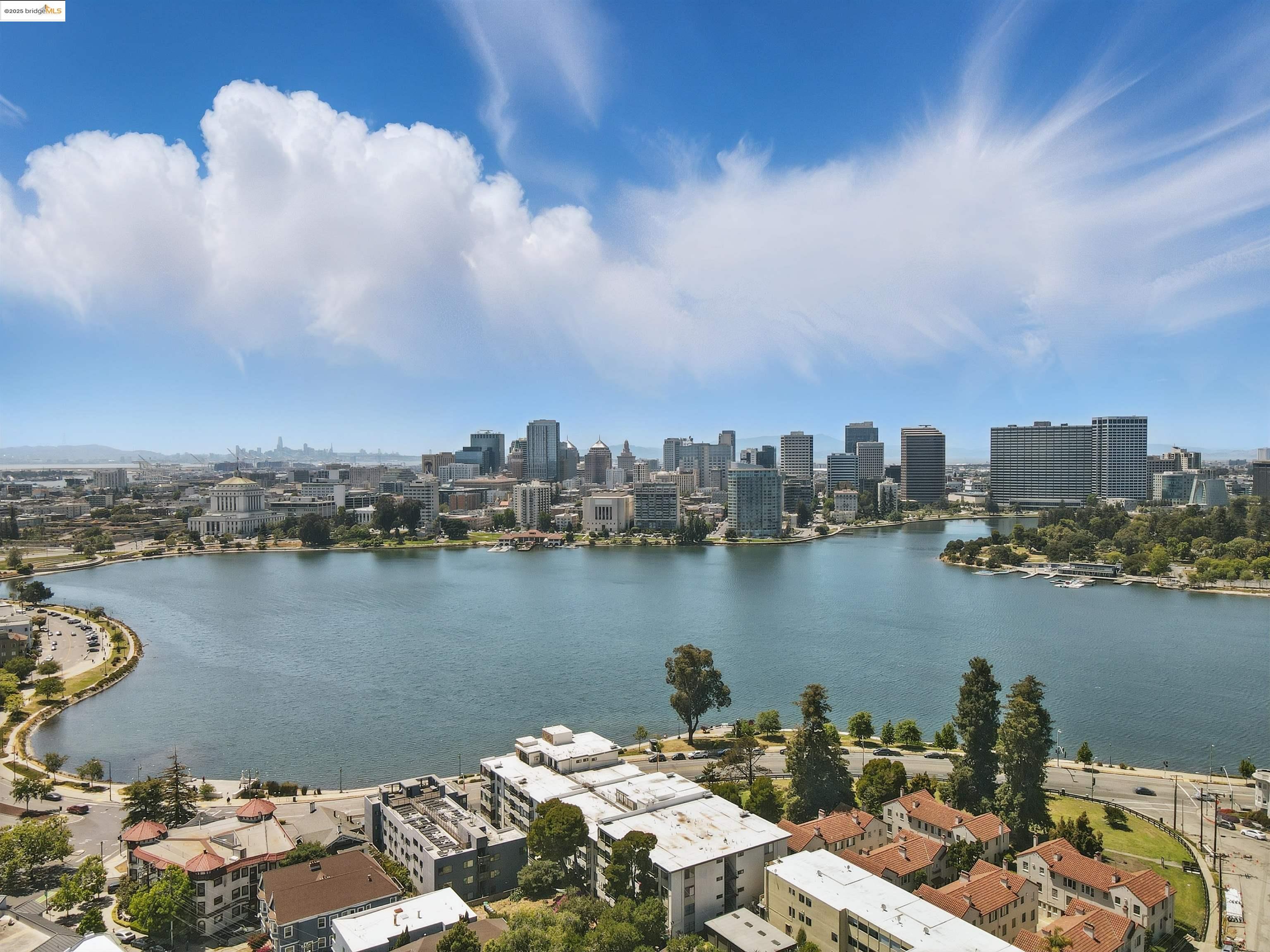 Detail Gallery Image 9 of 50 For 1830 Lakeshore Ave #306,  Oakland,  CA 94606 - 2 Beds | 2 Baths