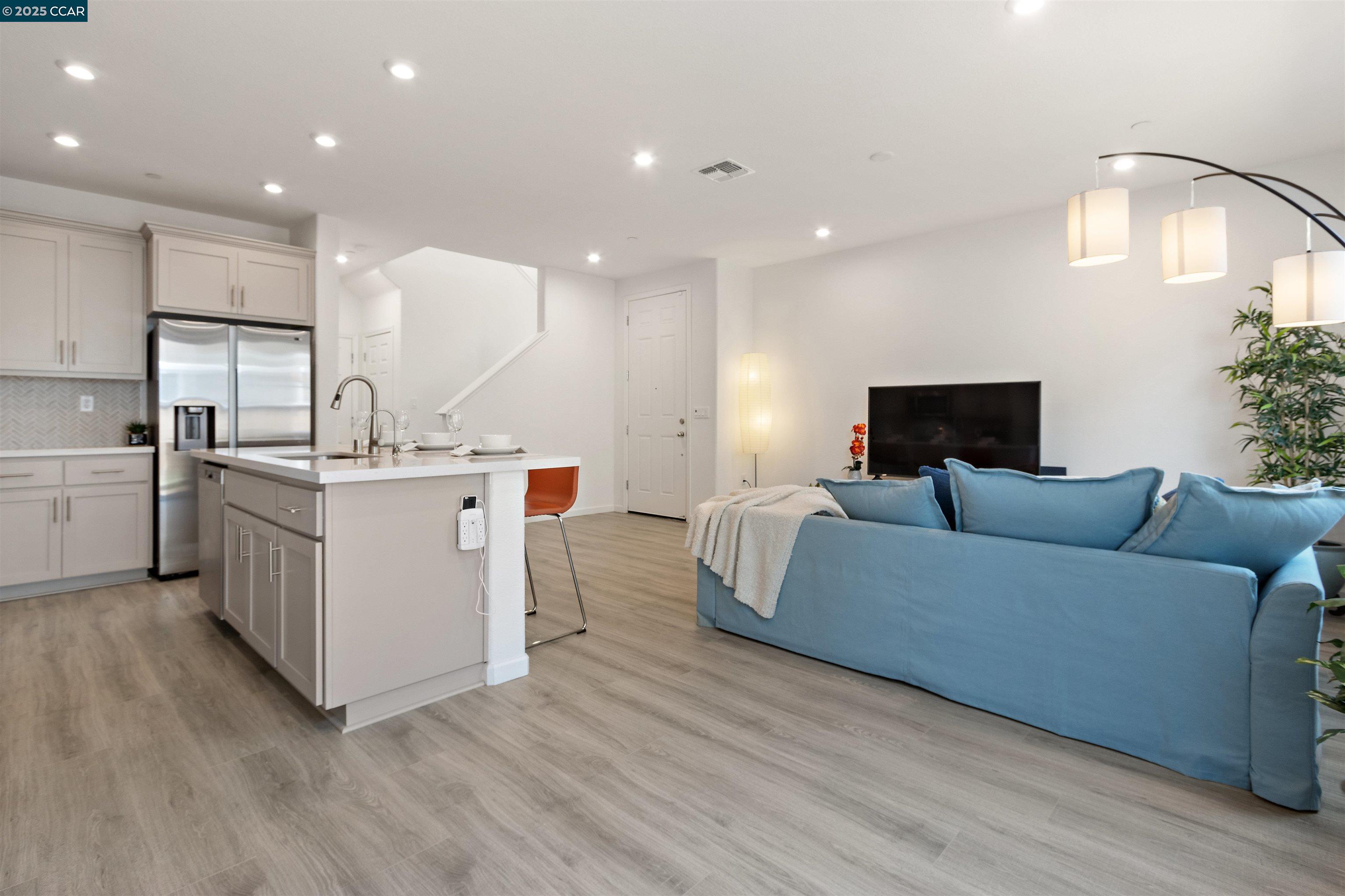 Detail Gallery Image 18 of 48 For 28 Springbrook Ln, Pittsburg,  CA 94565 - 3 Beds | 2/1 Baths