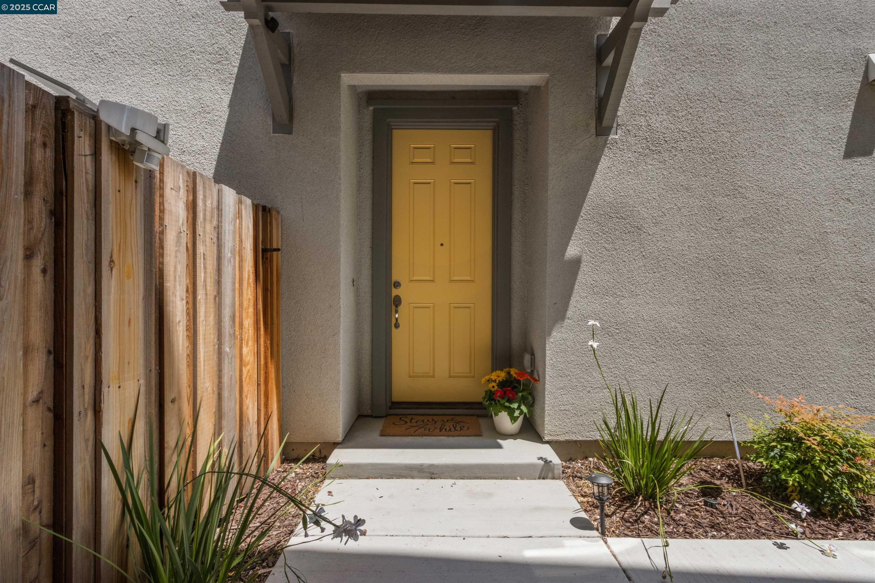 Detail Gallery Image 4 of 48 For 28 Springbrook Ln, Pittsburg,  CA 94565 - 3 Beds | 2/1 Baths