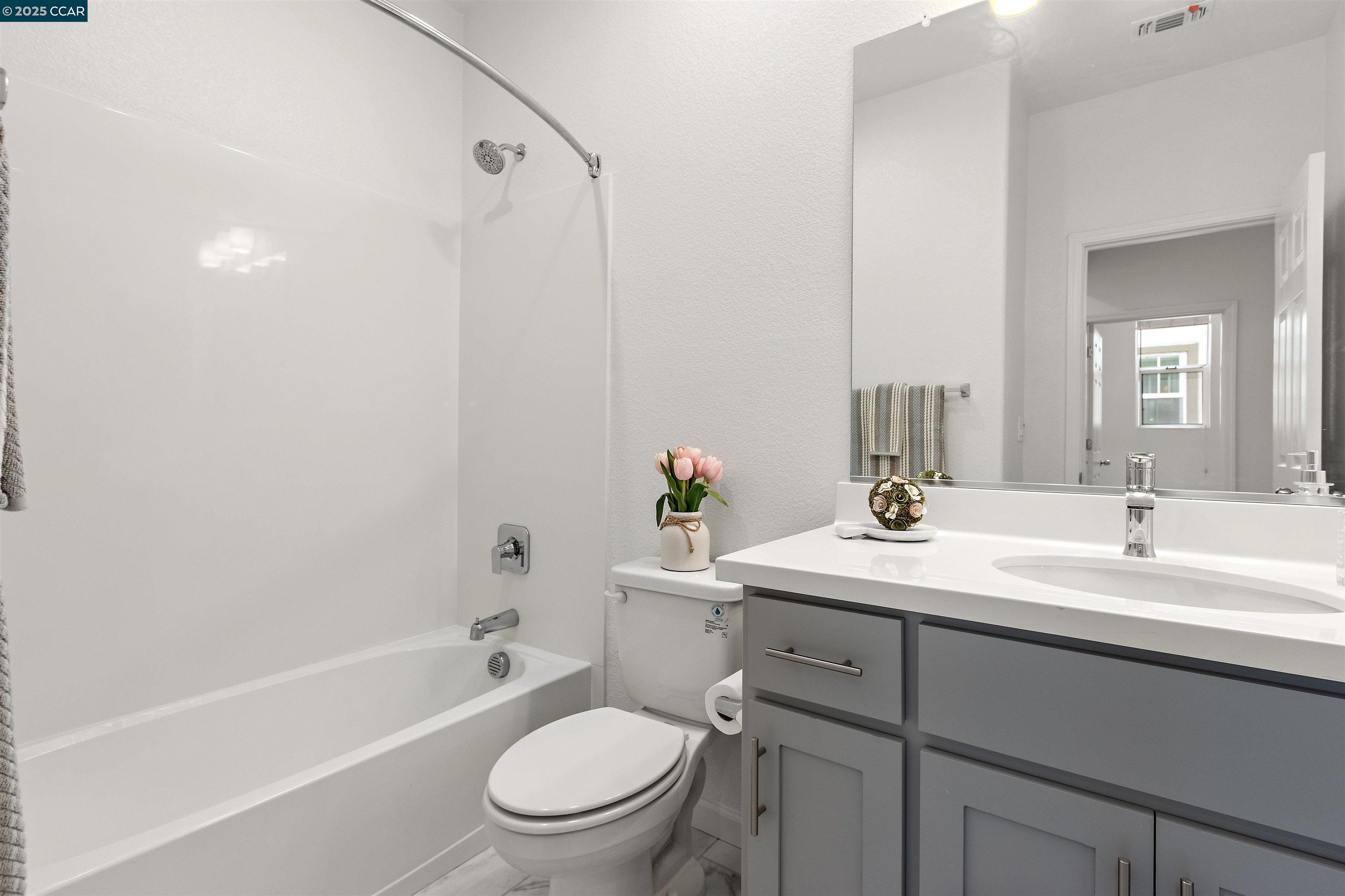Detail Gallery Image 32 of 48 For 28 Springbrook Ln, Pittsburg,  CA 94565 - 3 Beds | 2/1 Baths