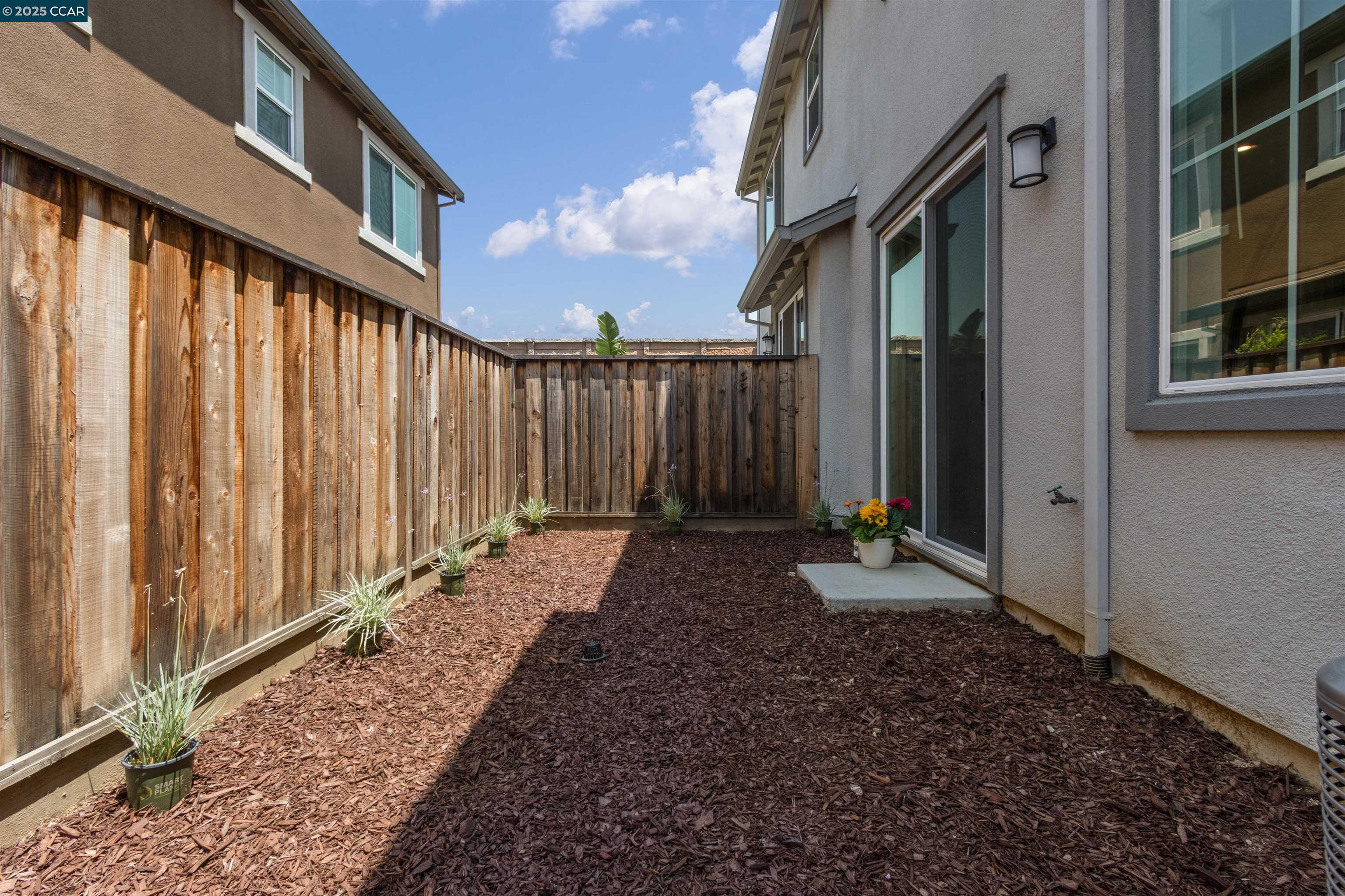 Detail Gallery Image 38 of 48 For 28 Springbrook Ln, Pittsburg,  CA 94565 - 3 Beds | 2/1 Baths