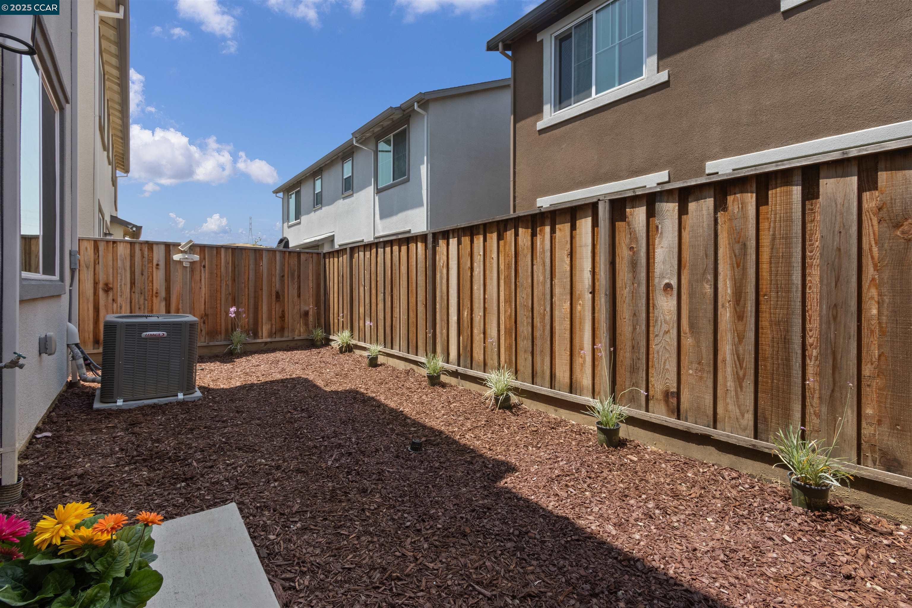 Detail Gallery Image 39 of 48 For 28 Springbrook Ln, Pittsburg,  CA 94565 - 3 Beds | 2/1 Baths