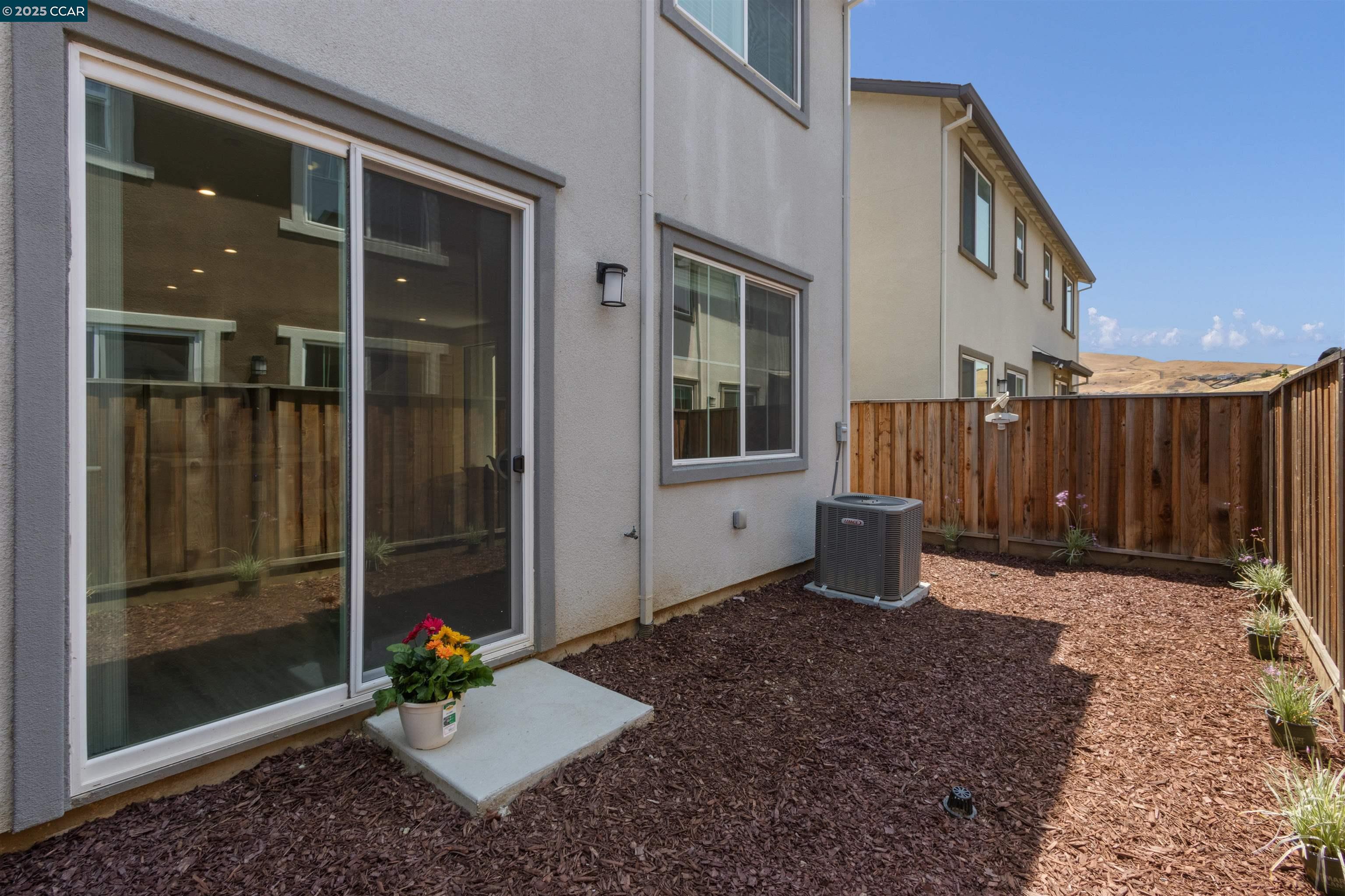 Detail Gallery Image 40 of 48 For 28 Springbrook Ln, Pittsburg,  CA 94565 - 3 Beds | 2/1 Baths