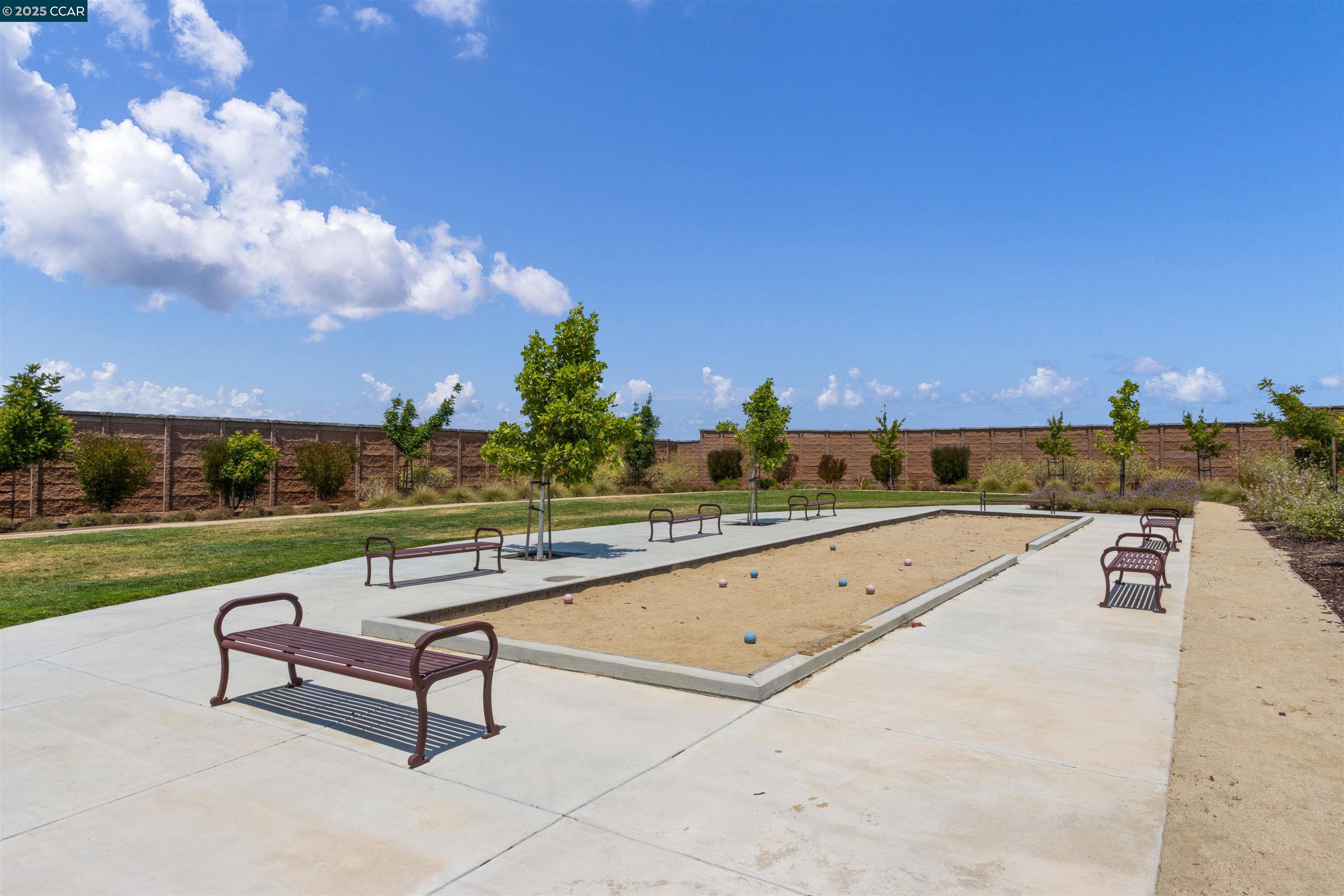 Detail Gallery Image 41 of 48 For 28 Springbrook Ln, Pittsburg,  CA 94565 - 3 Beds | 2/1 Baths