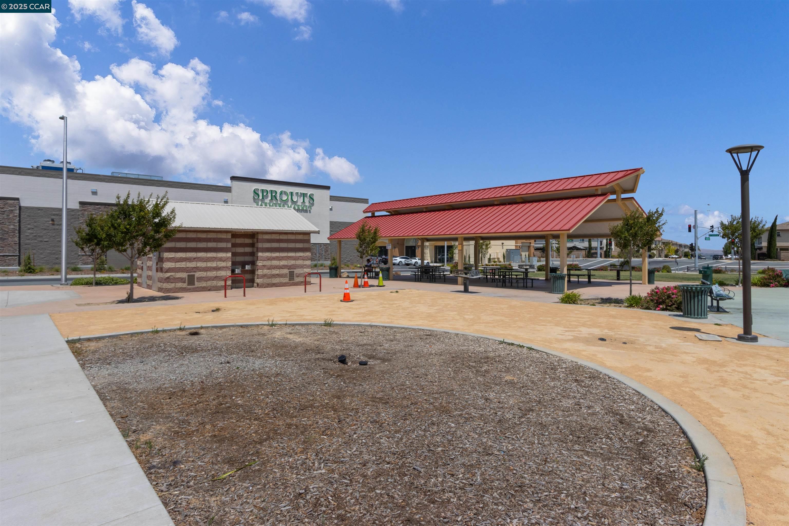 Detail Gallery Image 45 of 48 For 28 Springbrook Ln, Pittsburg,  CA 94565 - 3 Beds | 2/1 Baths