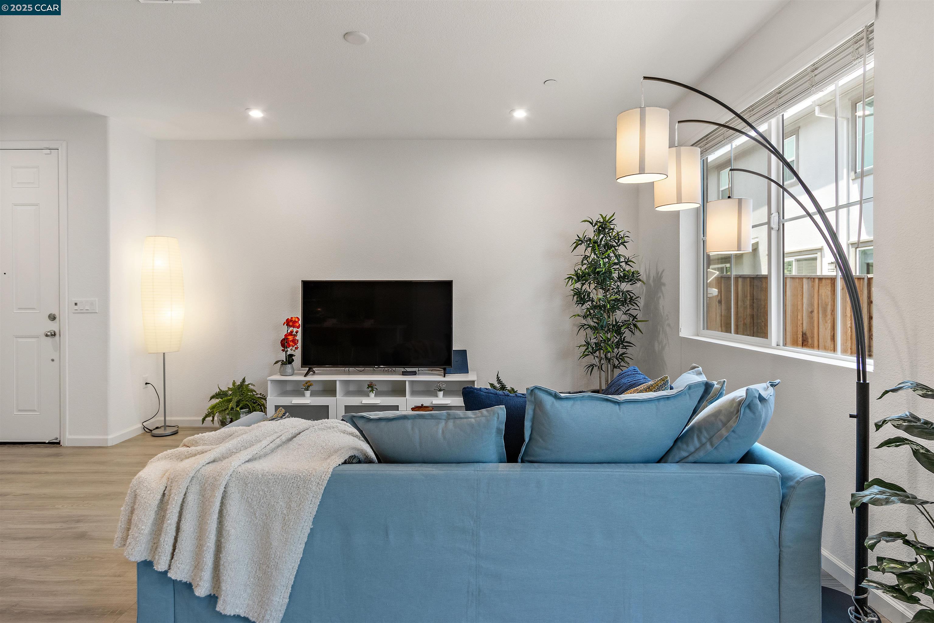 Detail Gallery Image 8 of 48 For 28 Springbrook Ln, Pittsburg,  CA 94565 - 3 Beds | 2/1 Baths