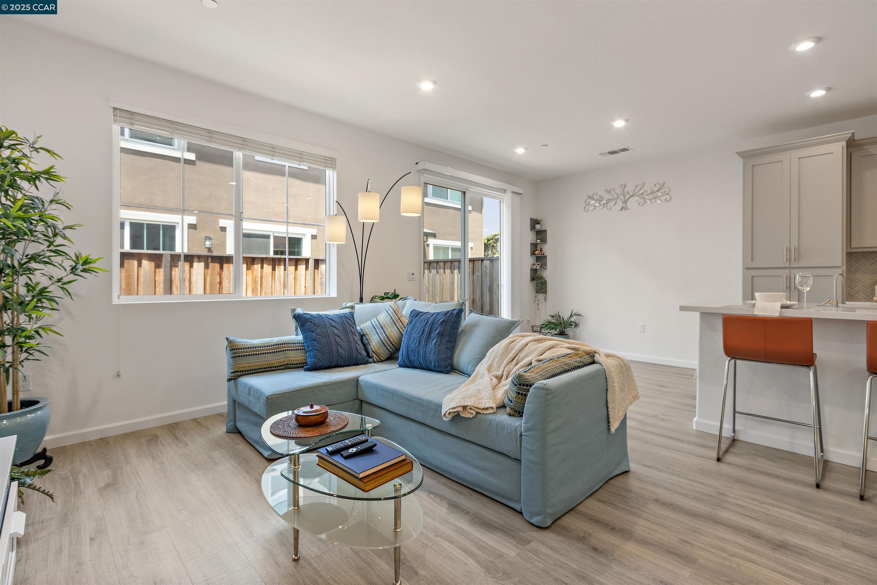 Detail Gallery Image 9 of 48 For 28 Springbrook Ln, Pittsburg,  CA 94565 - 3 Beds | 2/1 Baths