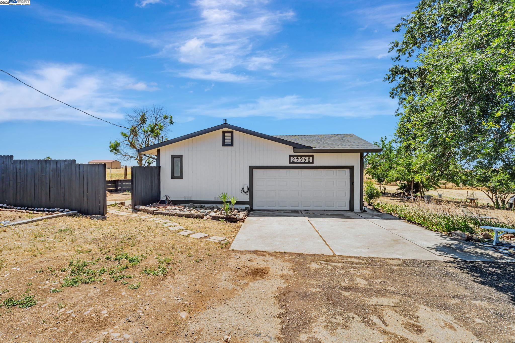 Detail Gallery Image 1 of 13 For 29950 E Highway 26, Linden,  CA 95236 - 3 Beds | 2 Baths