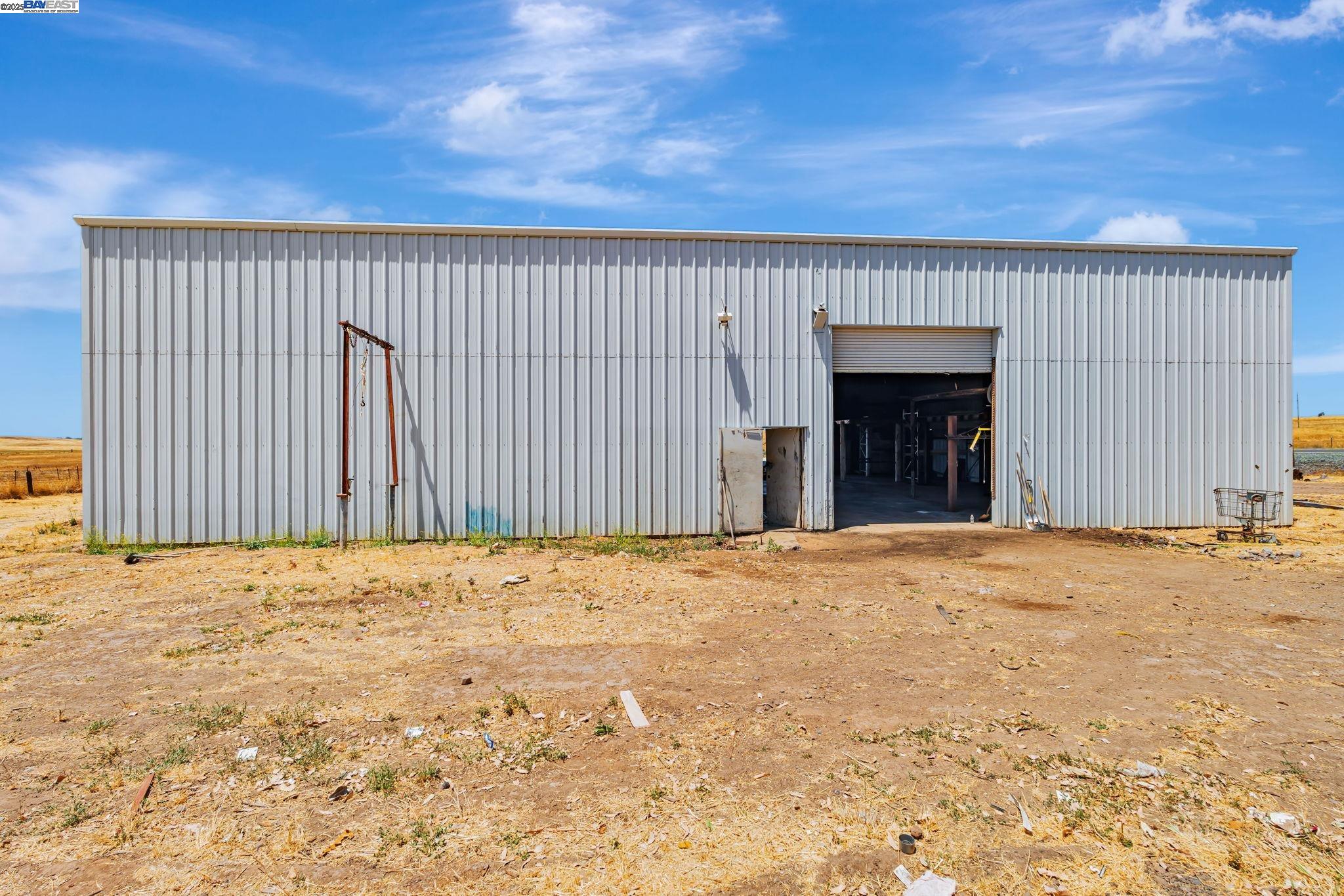 Detail Gallery Image 4 of 13 For 29950 E Highway 26, Linden,  CA 95236 - 3 Beds | 2 Baths