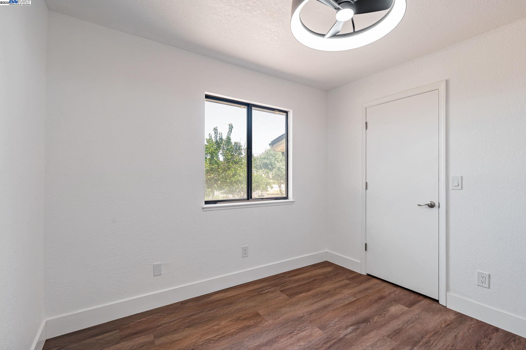 Detail Gallery Image 5 of 13 For 29950 E Highway 26, Linden,  CA 95236 - 3 Beds | 2 Baths