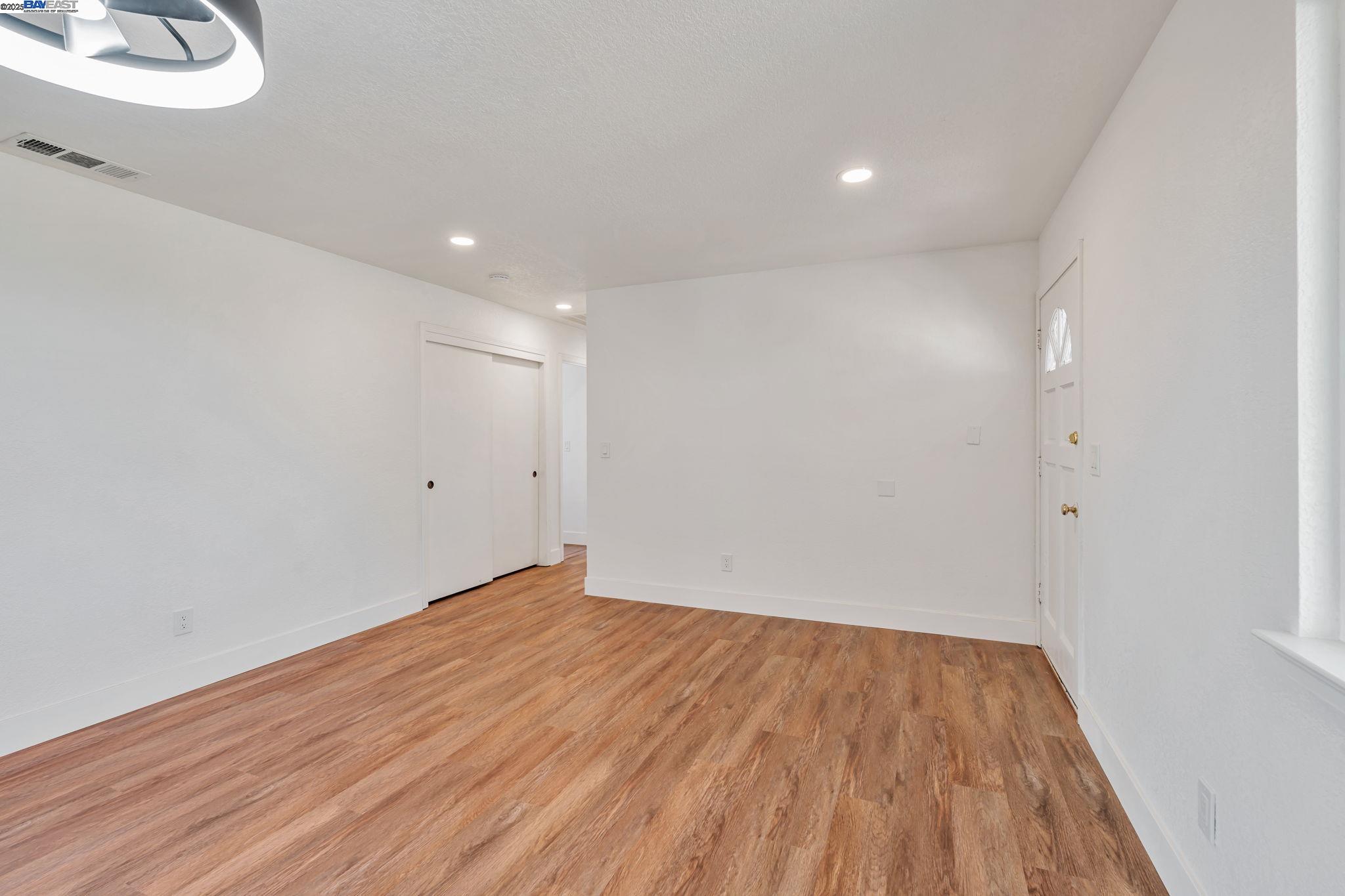 Detail Gallery Image 6 of 13 For 29950 E Highway 26, Linden,  CA 95236 - 3 Beds | 2 Baths