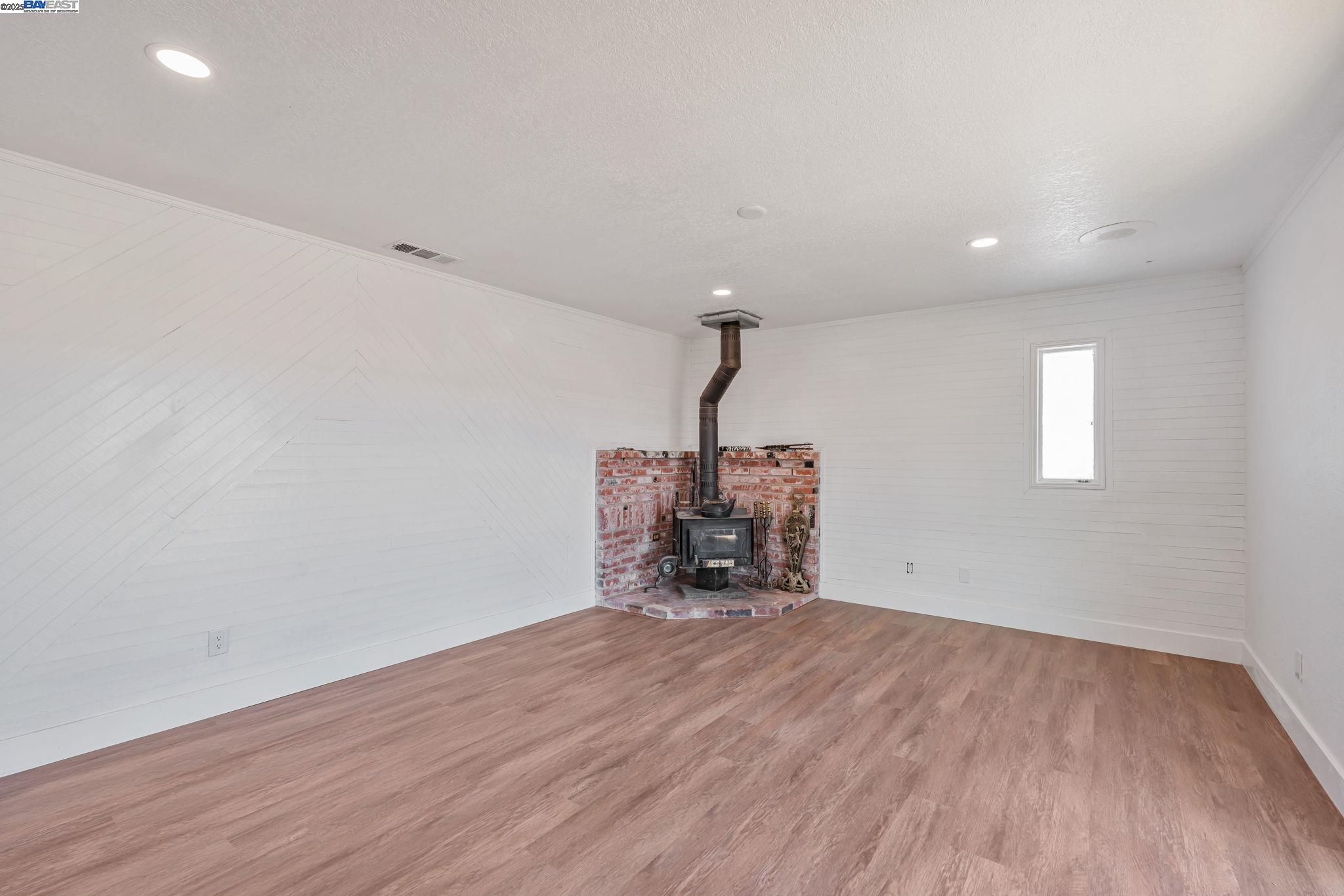 Detail Gallery Image 7 of 13 For 29950 E Highway 26, Linden,  CA 95236 - 3 Beds | 2 Baths