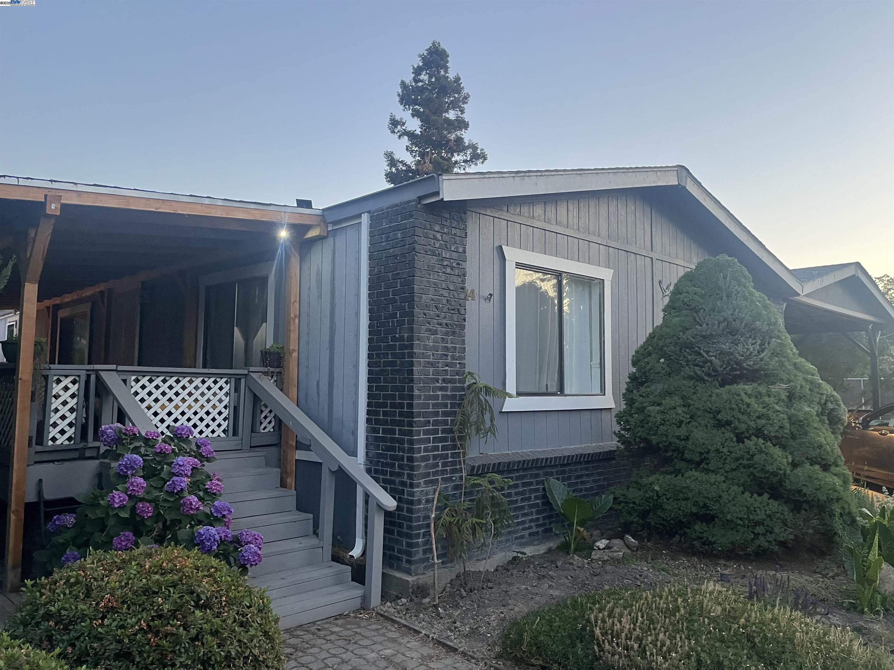 Detail Gallery Image 2 of 28 For 14 Blue Teal Ct, Lodi,  CA 95242 - 3 Beds | 2 Baths