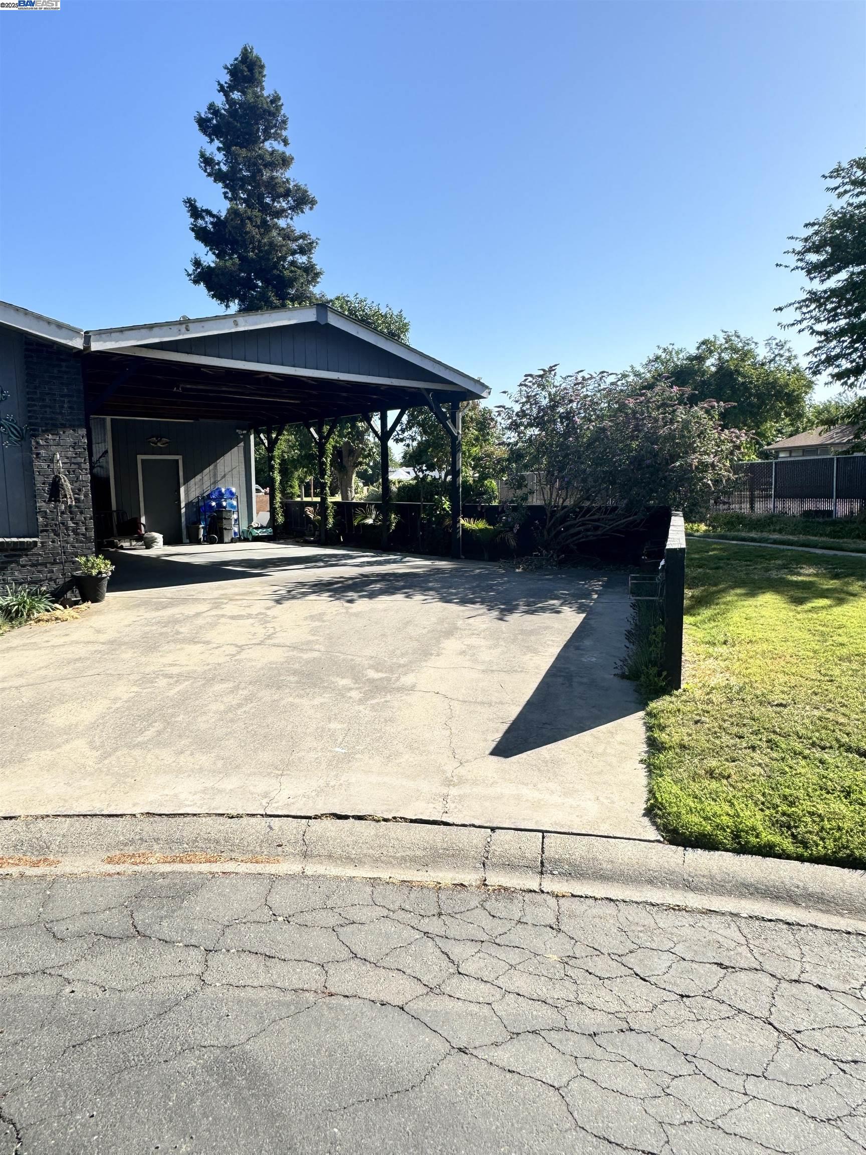 Detail Gallery Image 3 of 28 For 14 Blue Teal Ct, Lodi,  CA 95242 - 3 Beds | 2 Baths