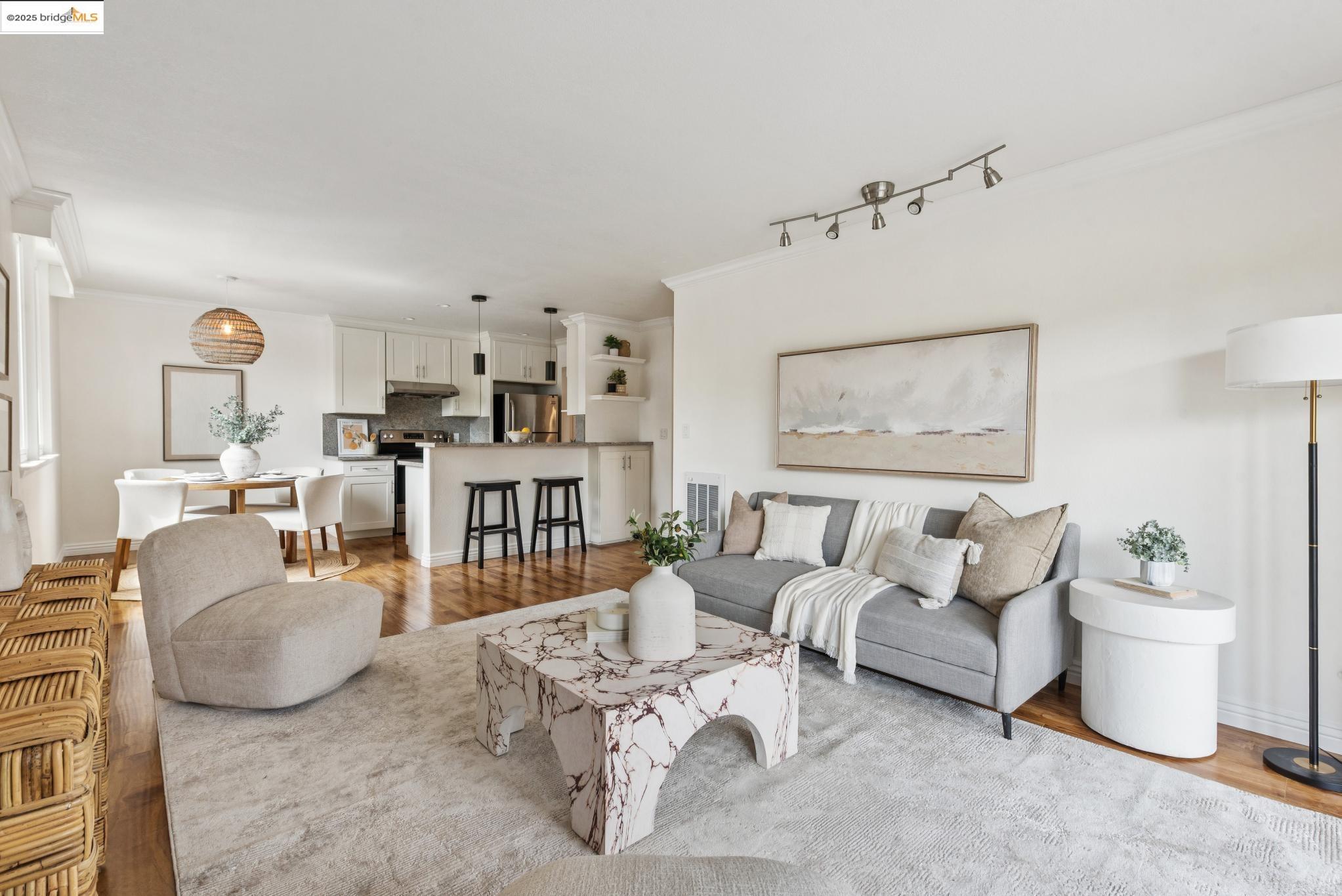 Detail Gallery Image 10 of 43 For 85 Vernon St #216,  Oakland,  CA 94610 - 2 Beds | 2 Baths