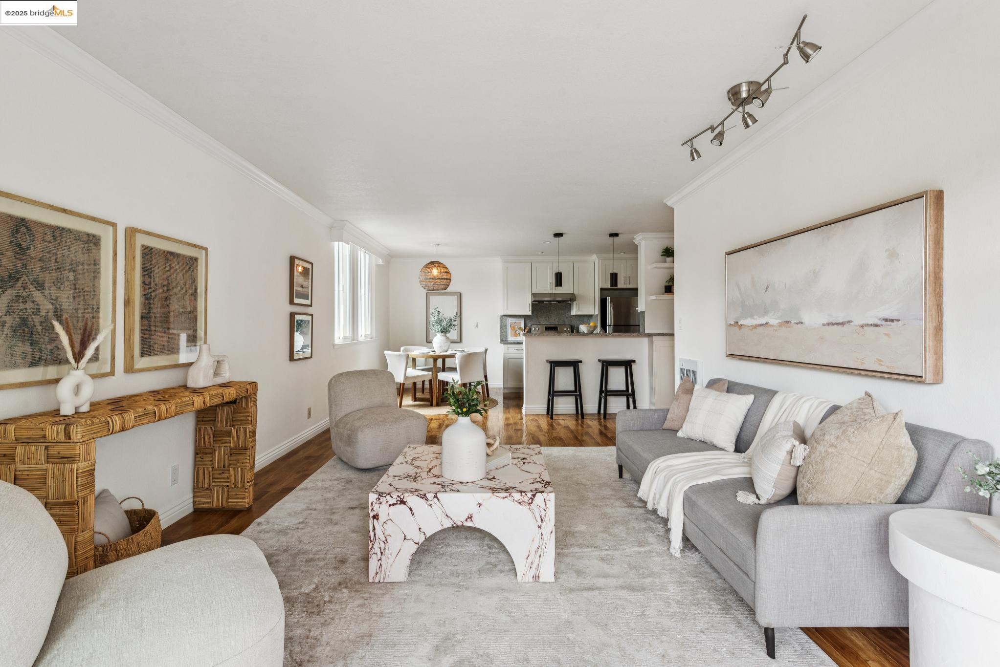 Detail Gallery Image 3 of 43 For 85 Vernon St #216,  Oakland,  CA 94610 - 2 Beds | 2 Baths