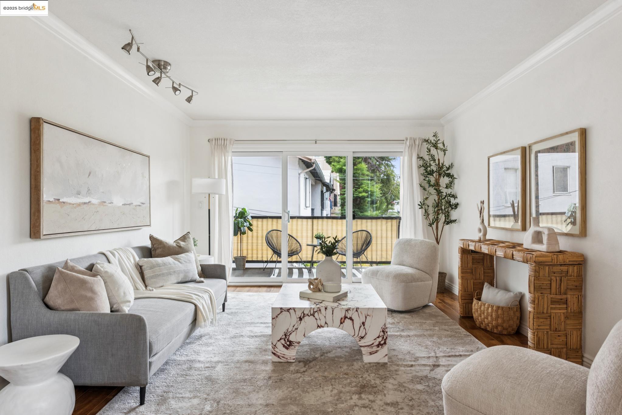 Detail Gallery Image 8 of 43 For 85 Vernon St #216,  Oakland,  CA 94610 - 2 Beds | 2 Baths