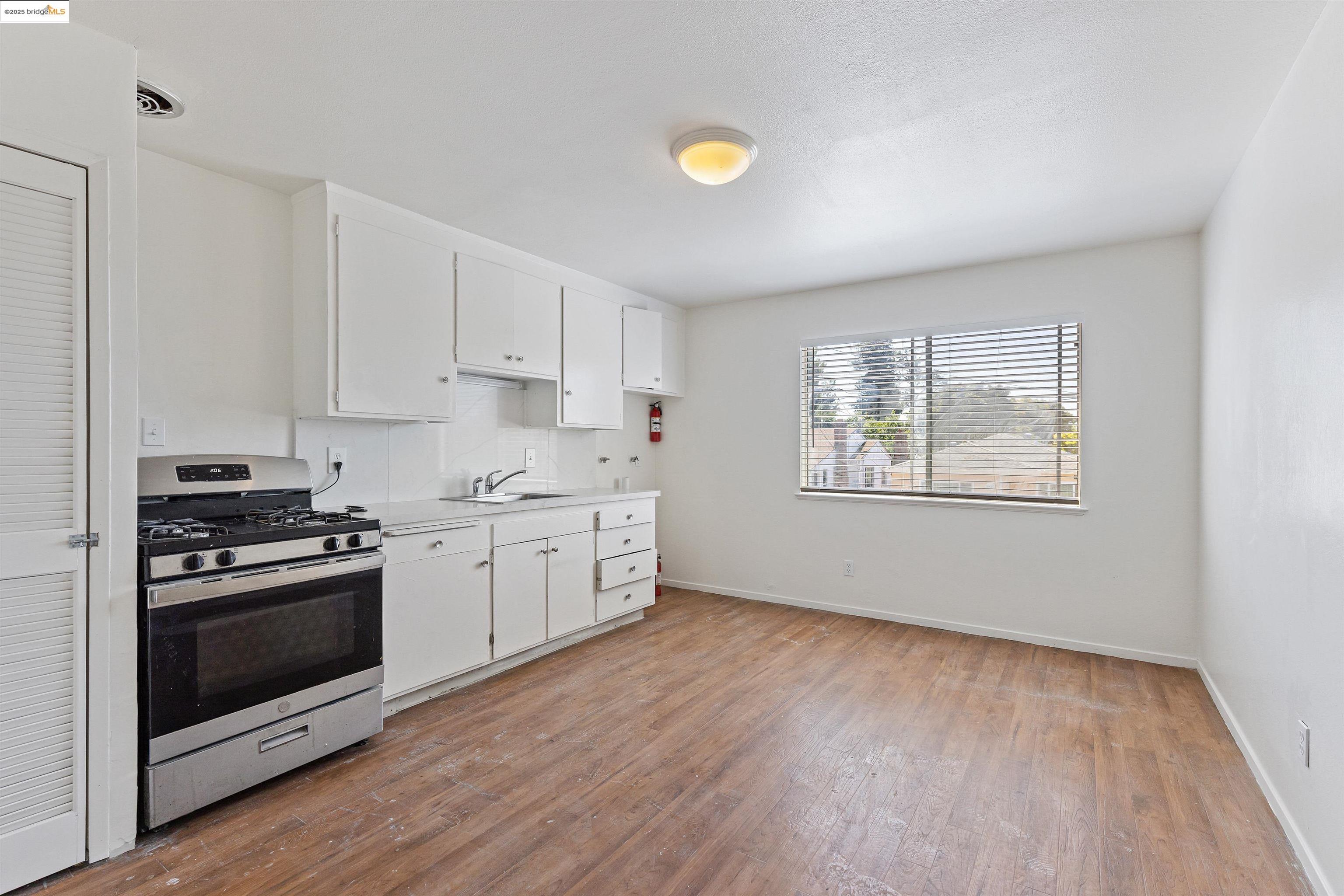 Detail Gallery Image 11 of 26 For 9918 Walnut St, Oakland,  CA 94603 - – Beds | – Baths