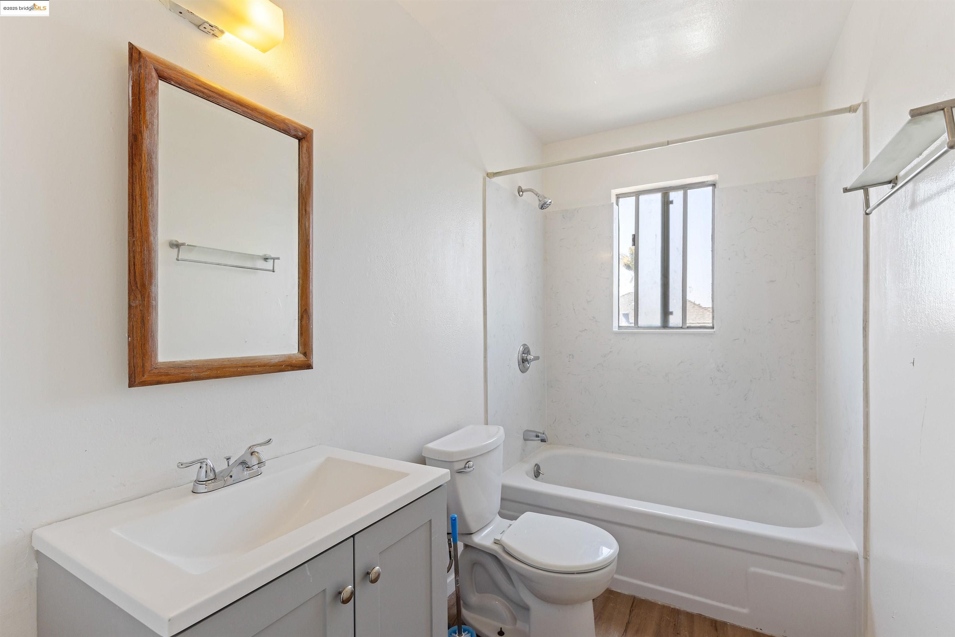 Detail Gallery Image 14 of 26 For 9918 Walnut St, Oakland,  CA 94603 - – Beds | – Baths
