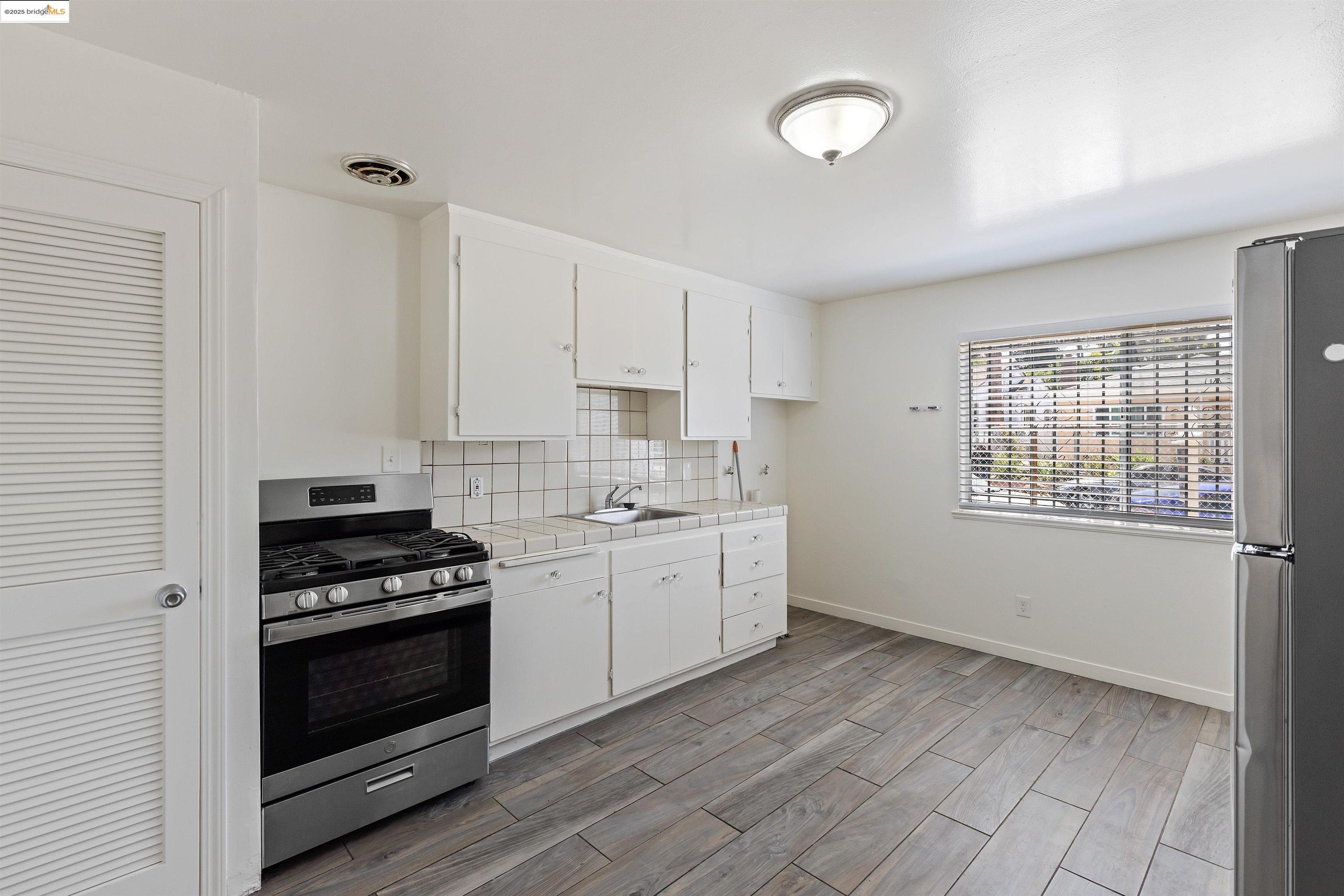 Detail Gallery Image 19 of 26 For 9918 Walnut St, Oakland,  CA 94603 - – Beds | – Baths