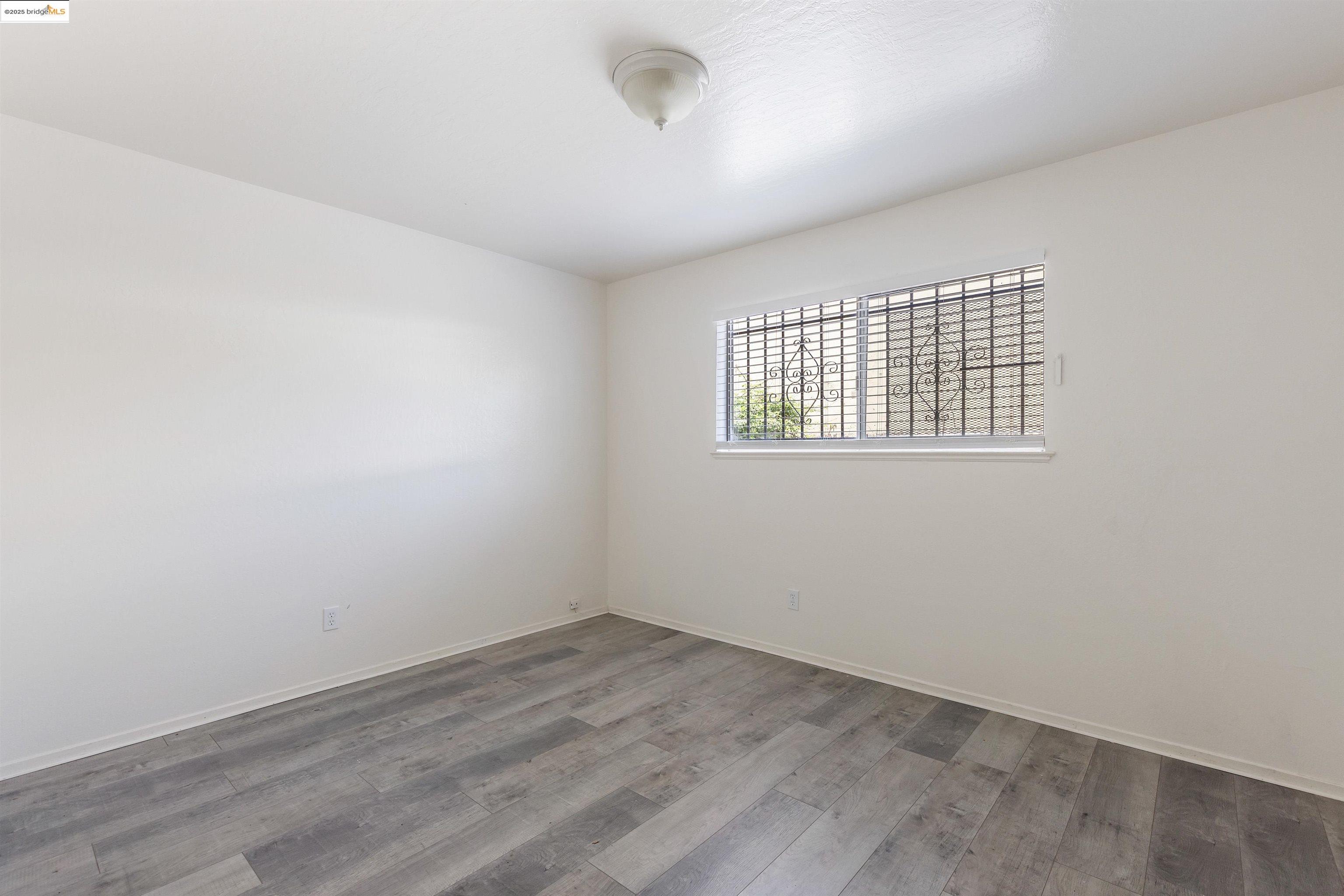 Detail Gallery Image 5 of 26 For 9918 Walnut St, Oakland,  CA 94603 - – Beds | – Baths