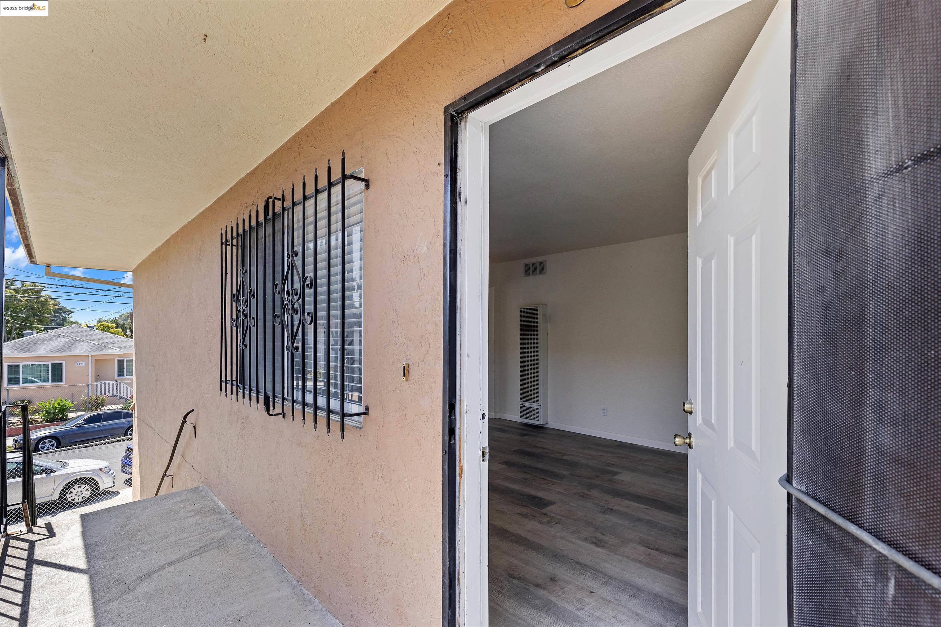 Detail Gallery Image 8 of 26 For 9918 Walnut St, Oakland,  CA 94603 - – Beds | – Baths