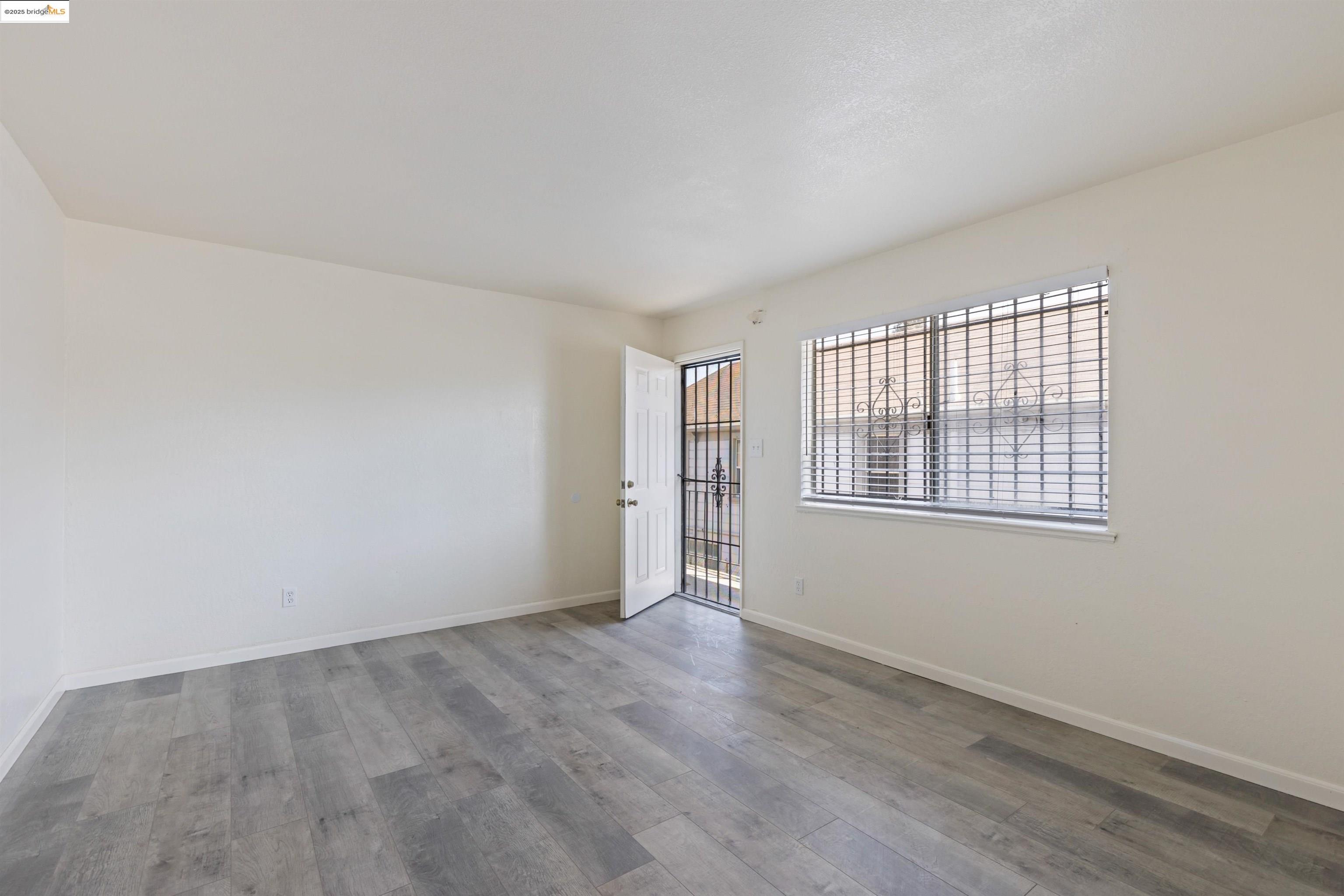 Detail Gallery Image 10 of 26 For 9918 Walnut St, Oakland,  CA 94603 - – Beds | – Baths