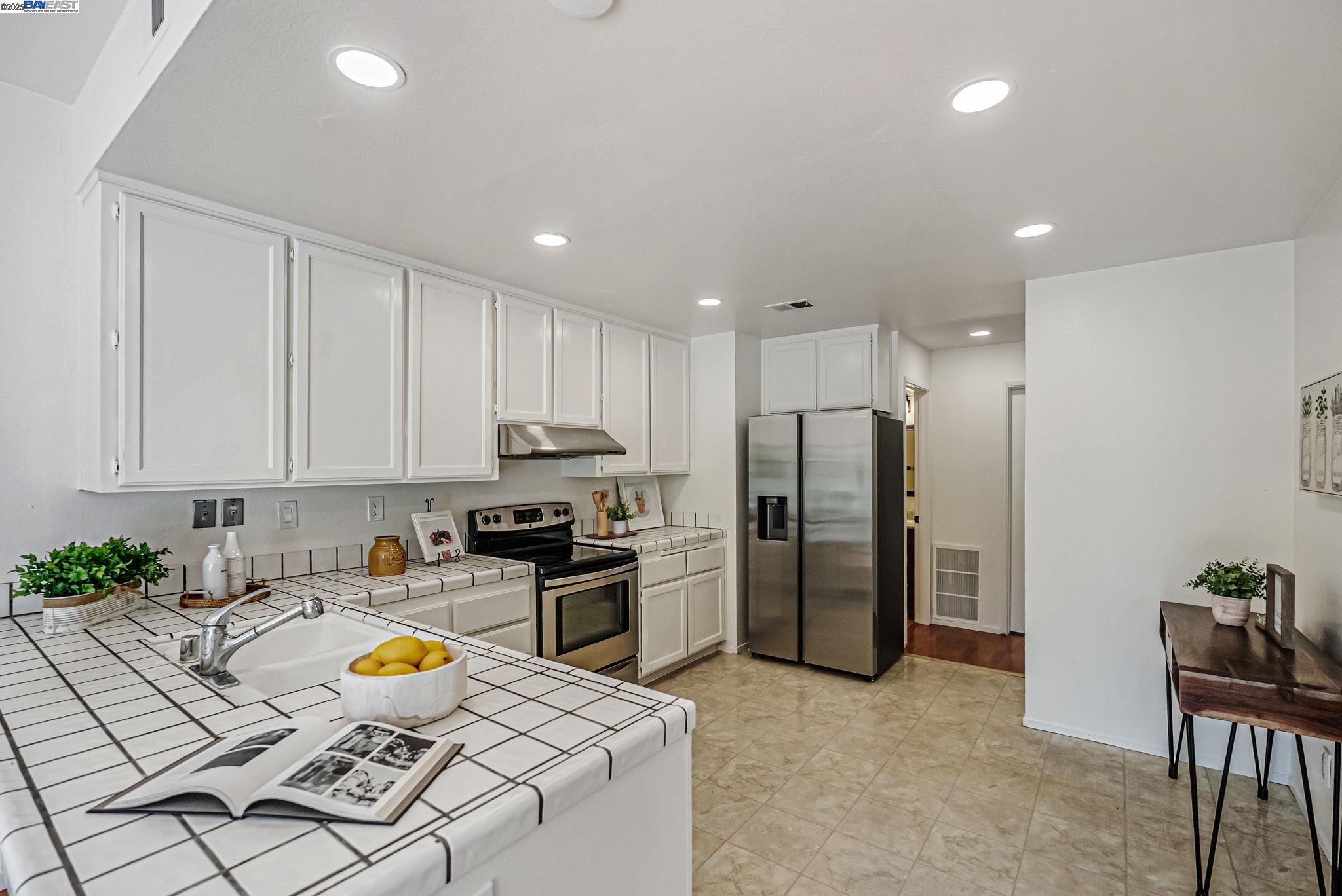 34722 Siward Drive, Fremont, California 94555, 4 Bedrooms Bedrooms, 7 Rooms Rooms,2 BathroomsBathrooms,Residential,For Sale,34722 Siward Drive,41101310