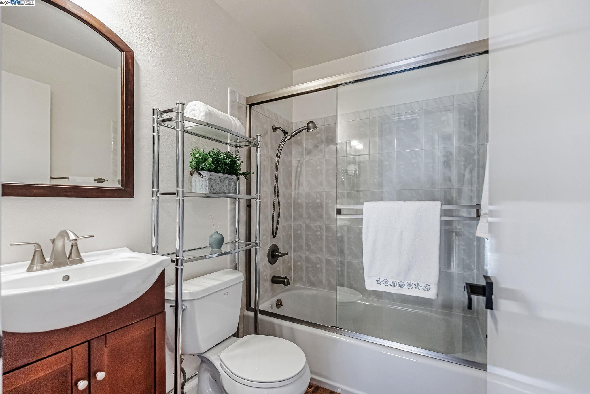 34722 Siward Drive, Fremont, California 94555, 4 Bedrooms Bedrooms, 7 Rooms Rooms,2 BathroomsBathrooms,Residential,For Sale,34722 Siward Drive,41101310