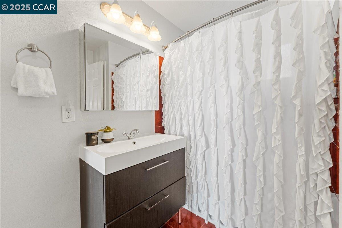 Detail Gallery Image 17 of 59 For 16543 Hannah Dr, San Leandro,  CA 94578 - 4 Beds | 2 Baths