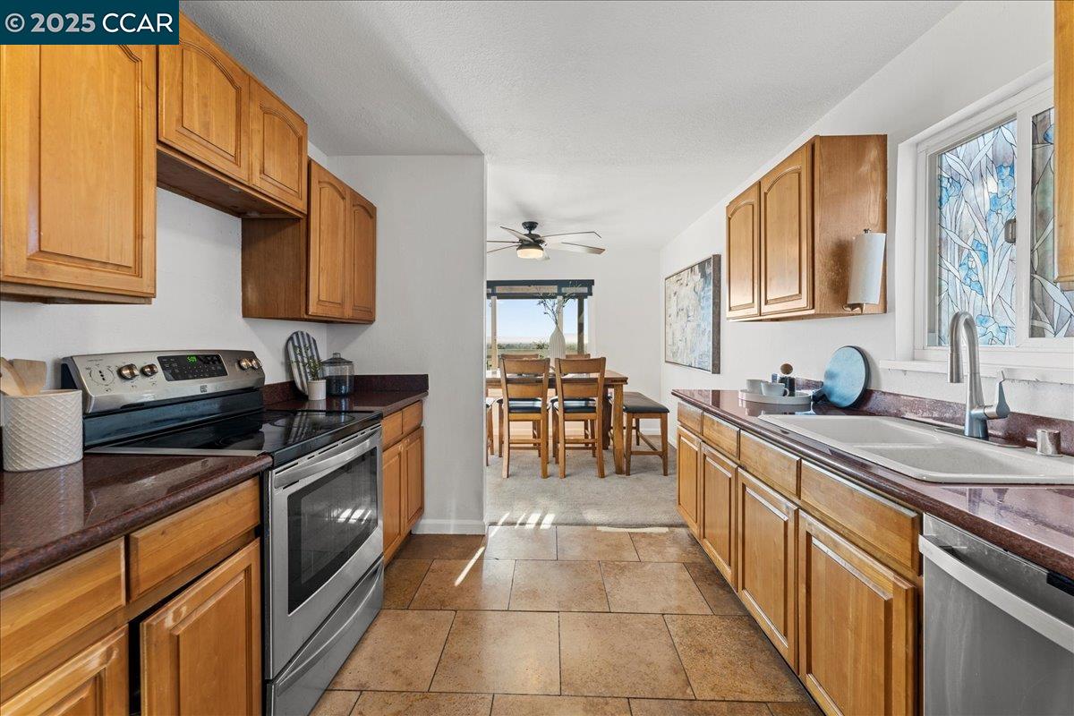 Detail Gallery Image 40 of 59 For 16543 Hannah Dr, San Leandro,  CA 94578 - 4 Beds | 2 Baths