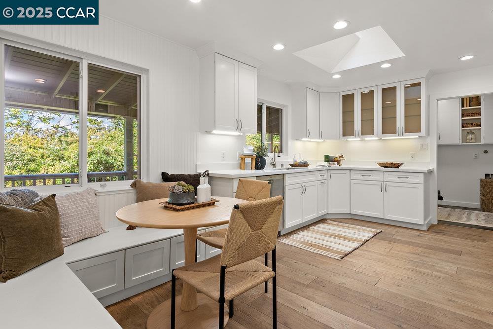 Detail Gallery Image 12 of 35 For 1071 Serrano Ct, Lafayette,  CA 94549 - 4 Beds | 2/2 Baths
